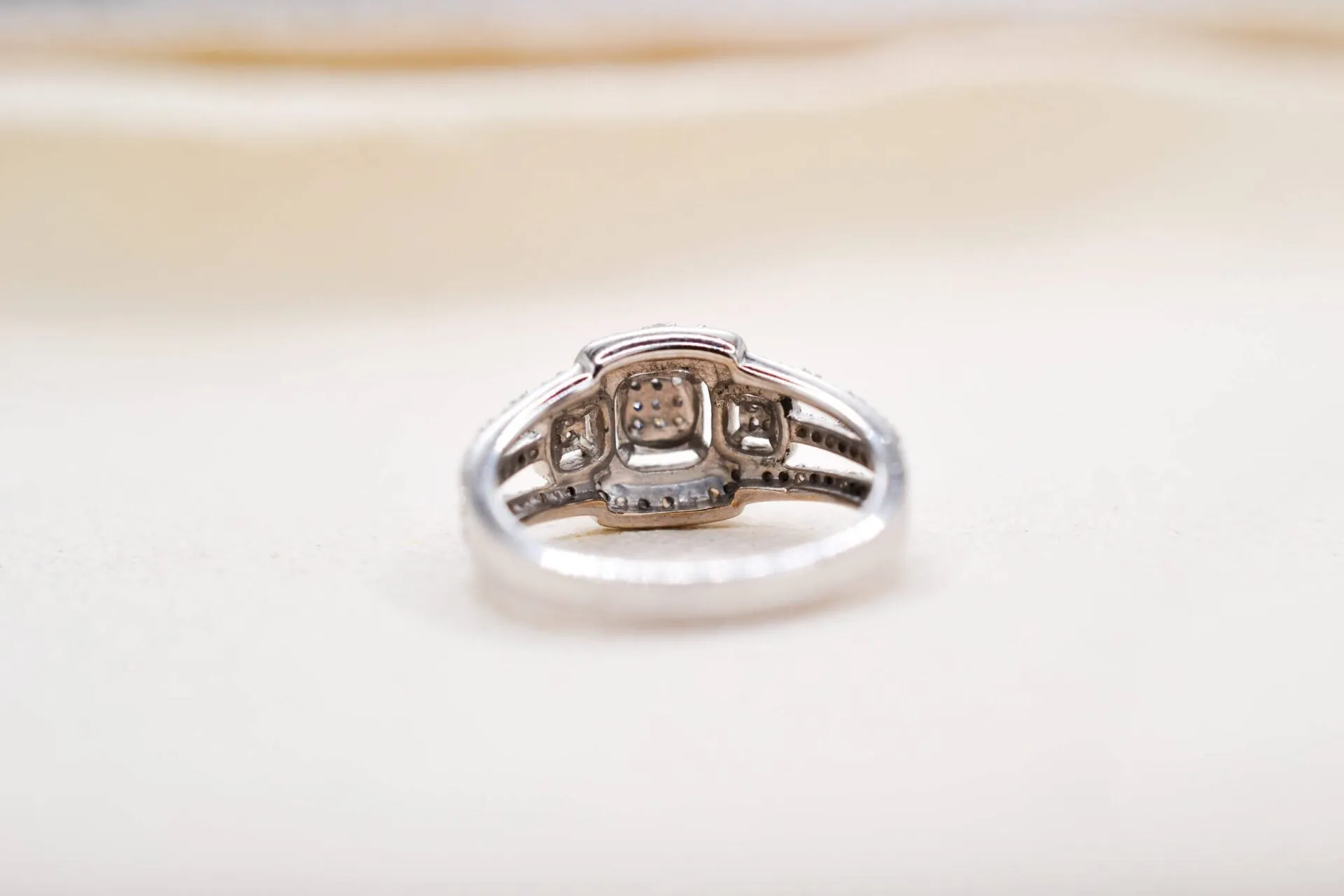 Bague ajourée en or blanc 18 carats sertie de diamants sold by 58 Facettes product image thumbnail 5
