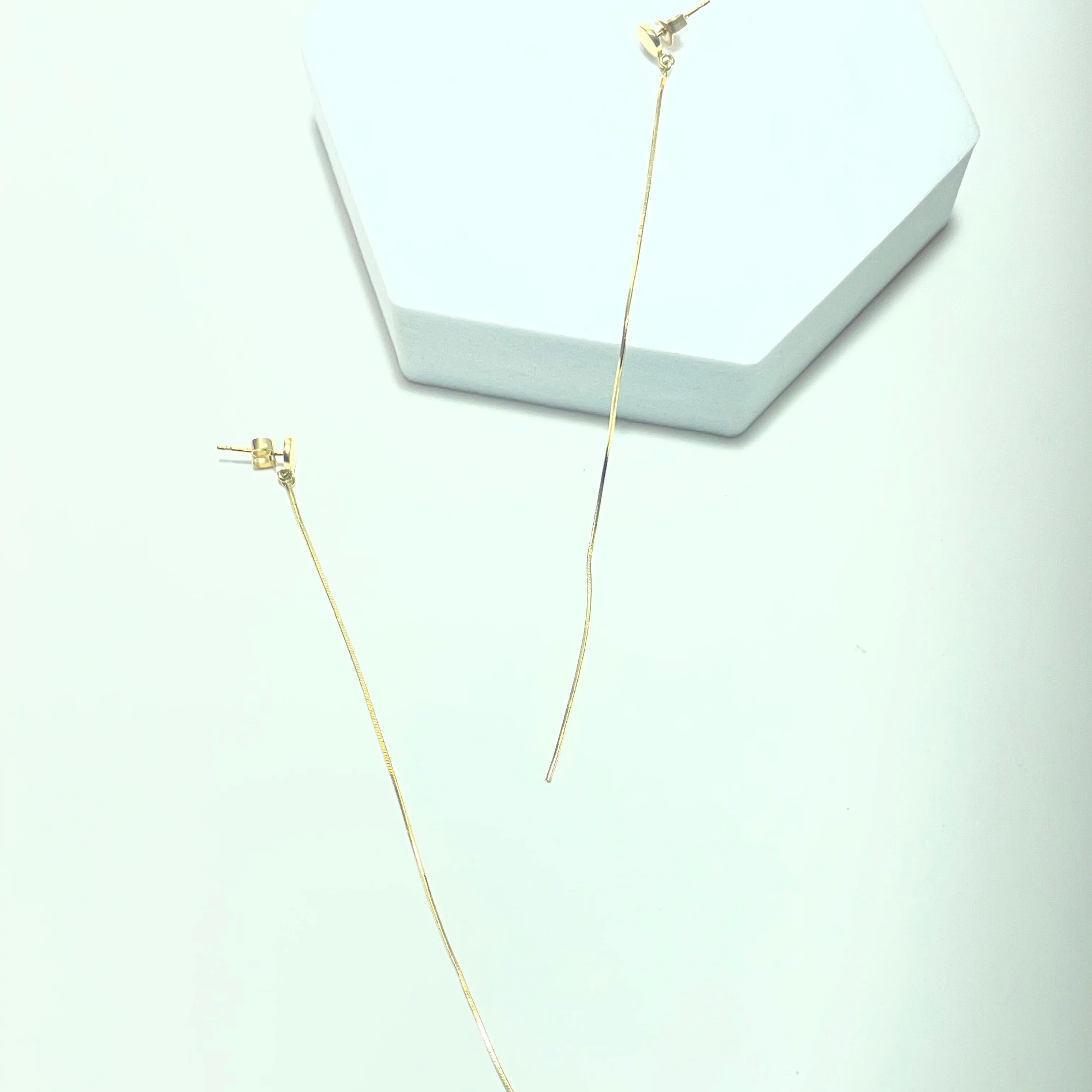 Boucles d’oreilles pendantes longues en or jaune 18 carats 1,89 g sold by 58 Facettes product image thumbnail 3