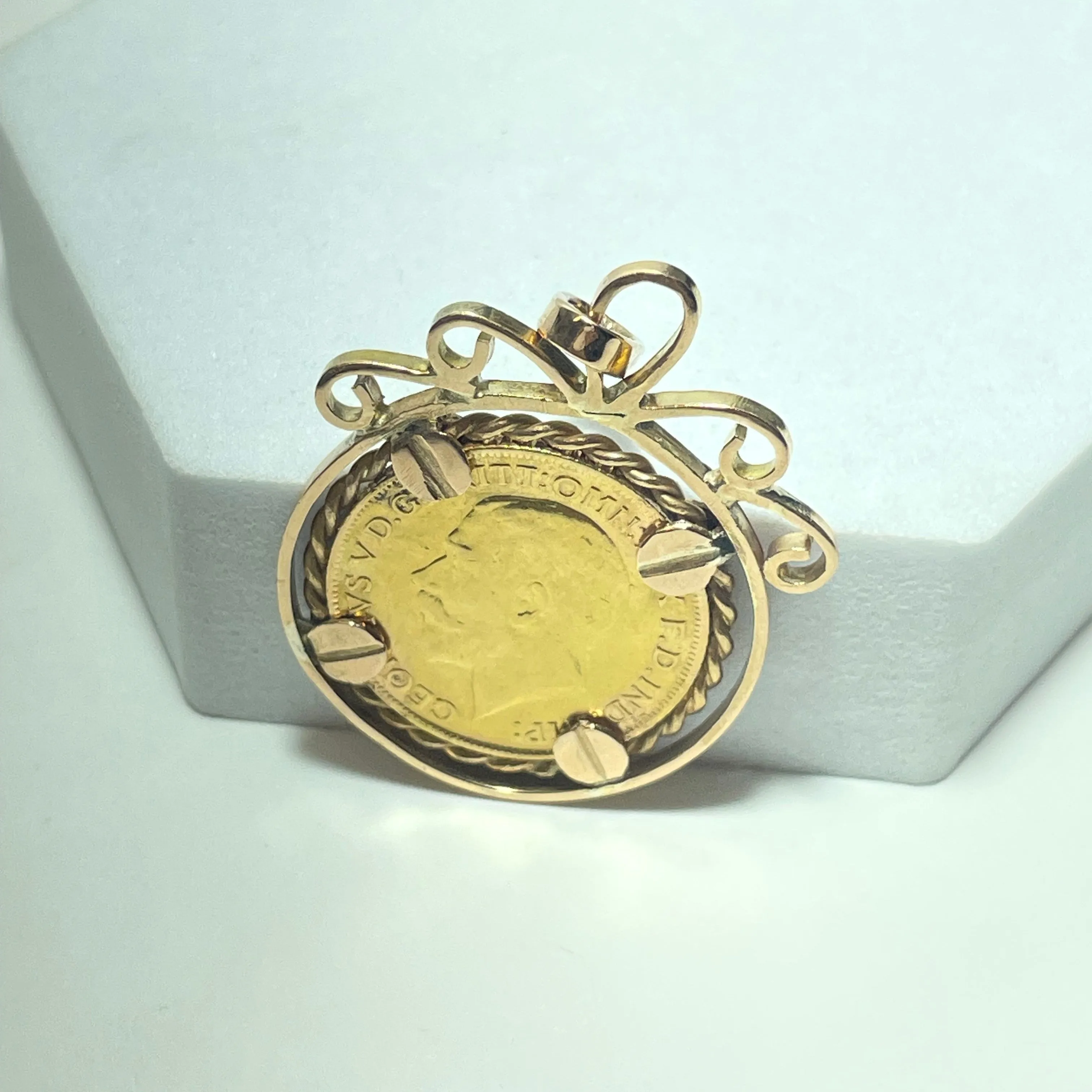 Pendentif pièce type Souverain en or jaune 18 carats 14,51 g sold by 58 Facettes product image thumbnail 3