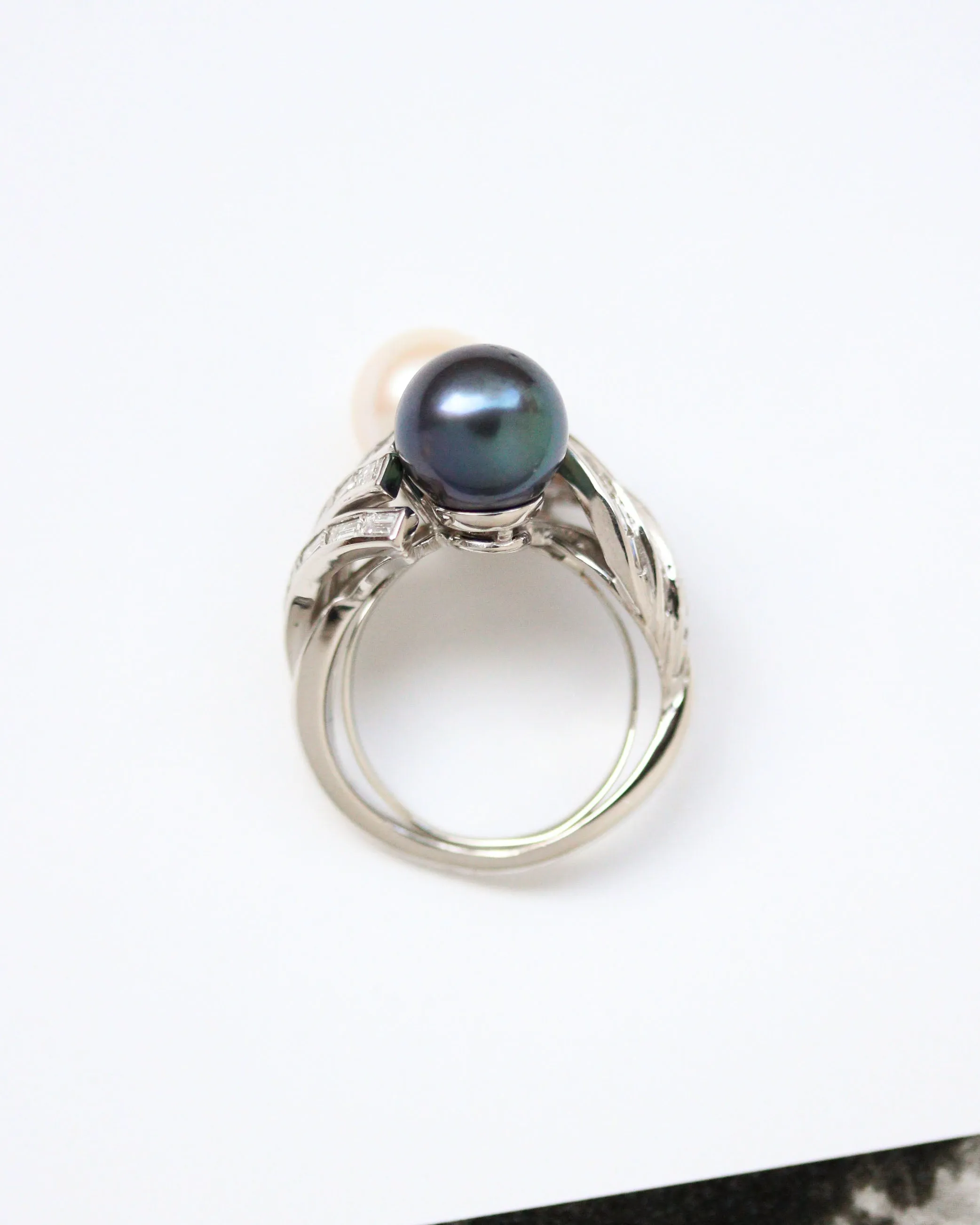 Bague toi et moi en platine avec perles et diamants baguette sold by 58 Facettes product image thumbnail 4