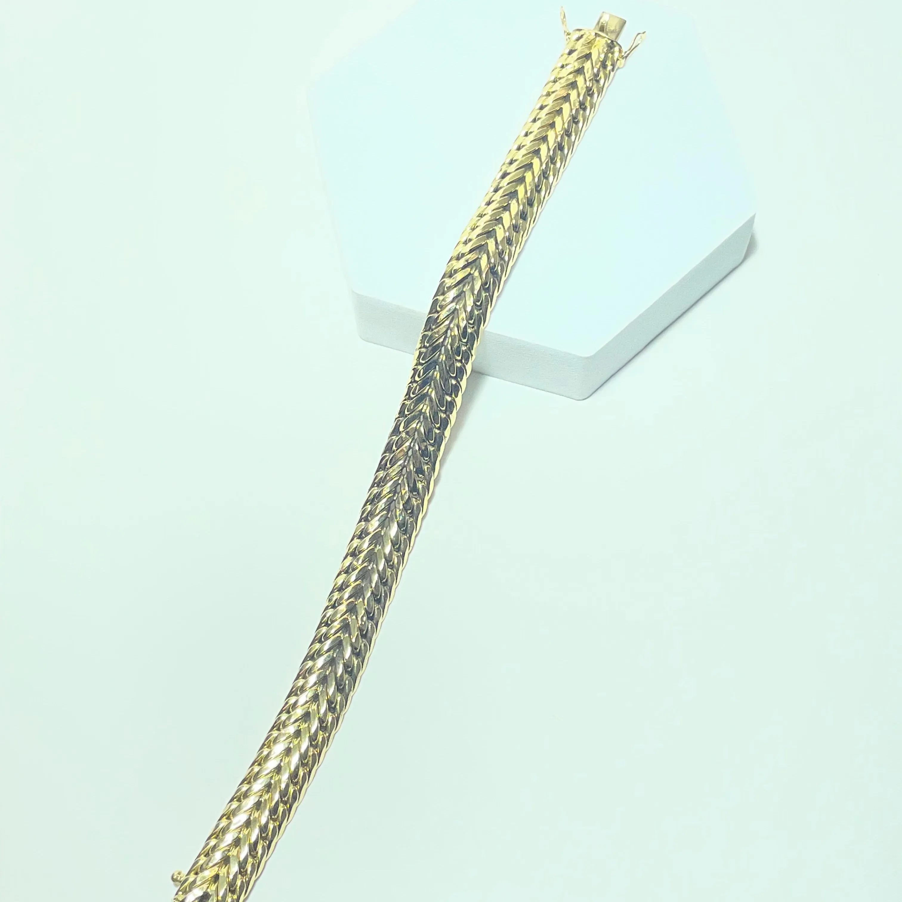 Bracelet maille américaine en or jaune 18 carats 19,63 g sold by 58 Facettes product image thumbnail 5