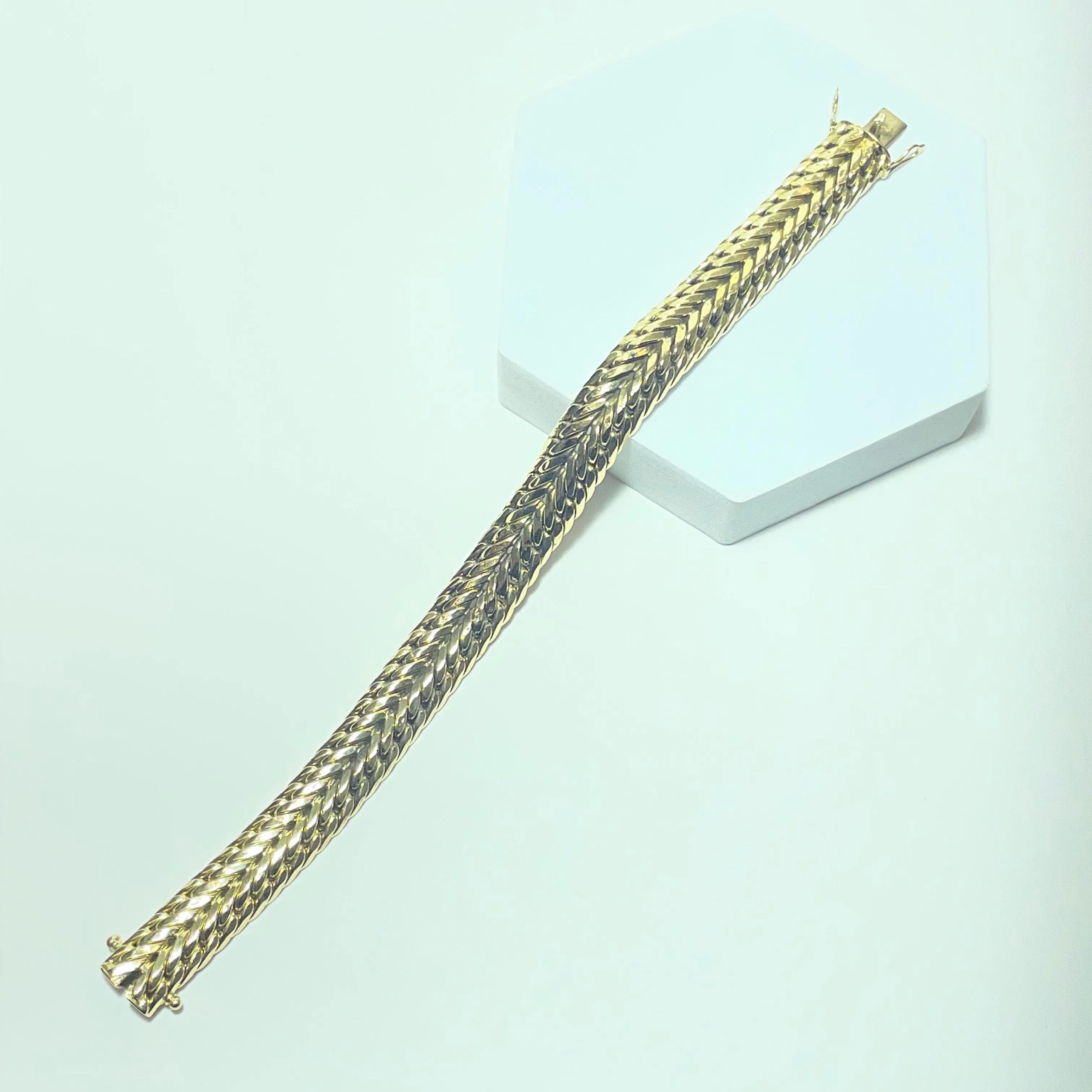 Bracelet maille américaine en or jaune 18 carats 19,63 g sold by 58 Facettes product image thumbnail 4