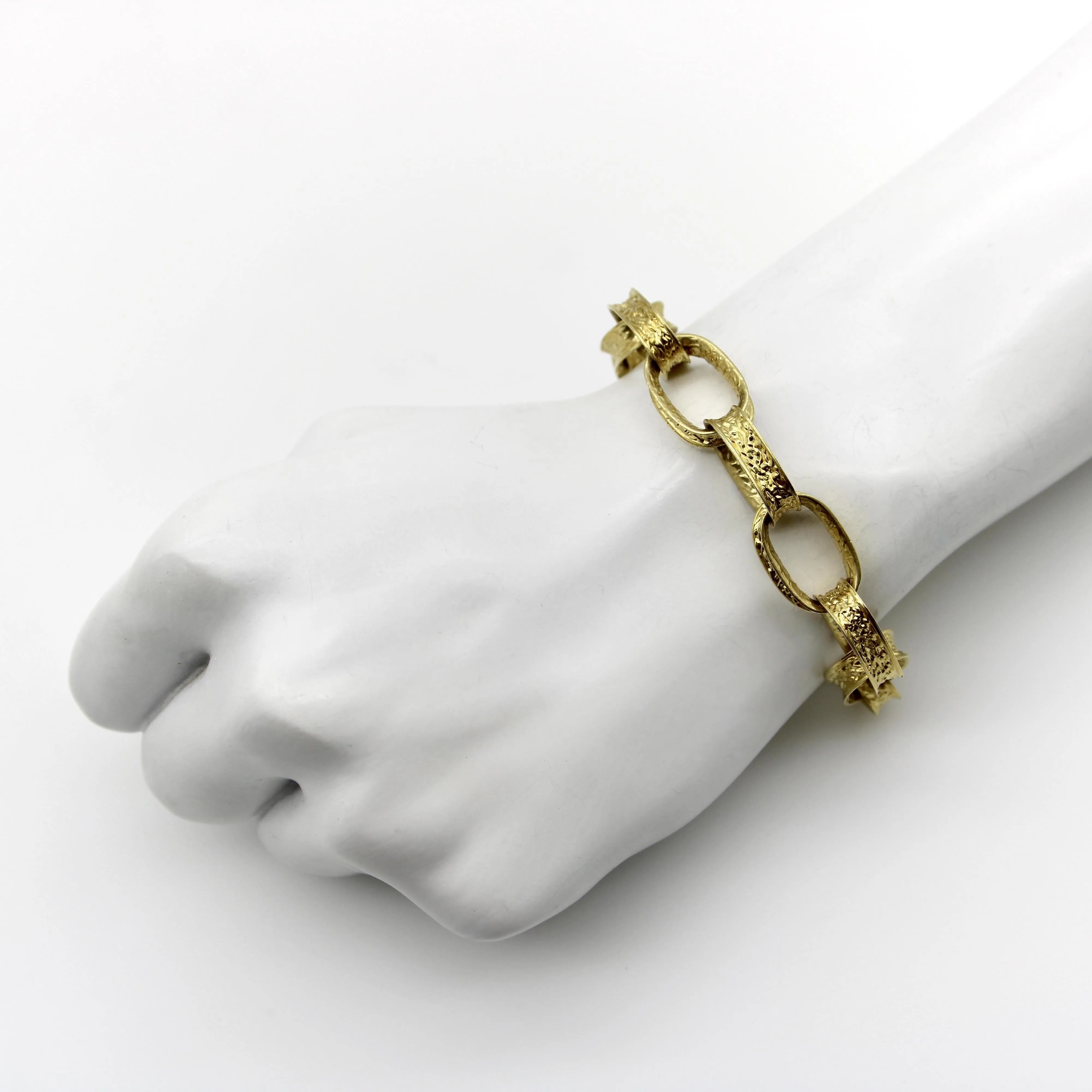 Bracelet vintage à maillons ovales en or jaune 18 carats sold by 58 Facettes product image thumbnail 2