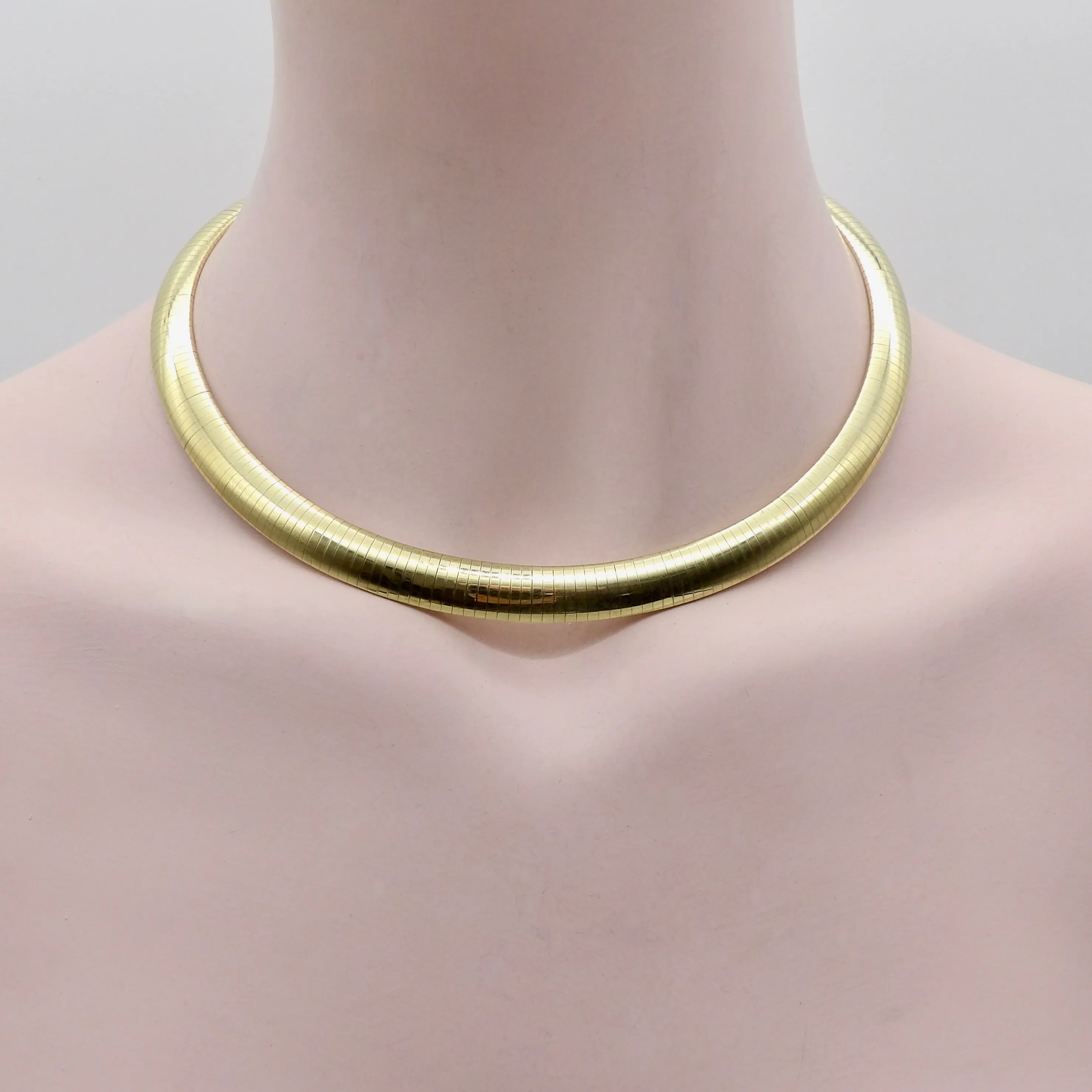Collier oméga vintage large en or 14K sold by 58 Facettes product image thumbnail 3