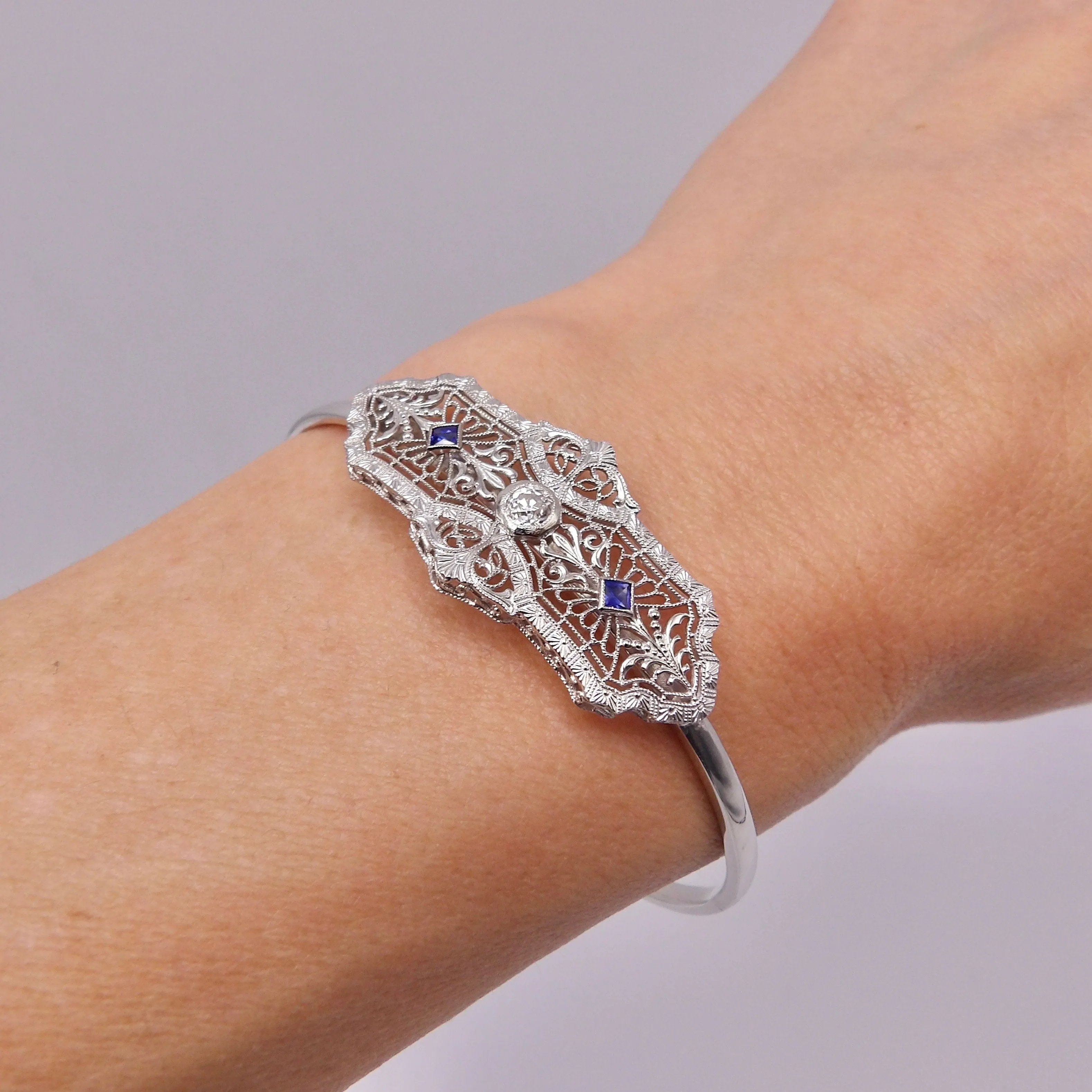 Art déco - Bracelet en or blanc 14K avec diamant et saphirs sold by 58 Facettes product image thumbnail 2