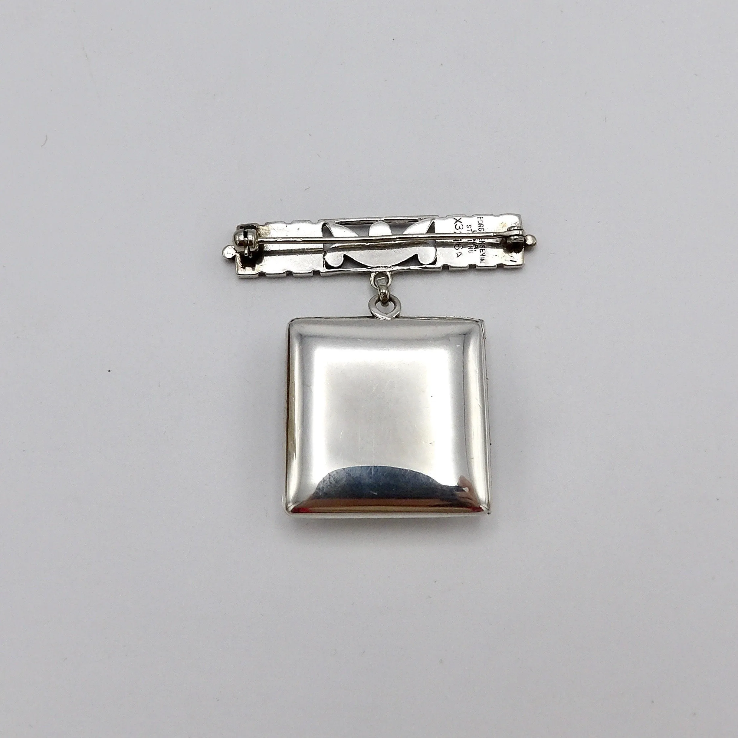 Georg Jensen - Broche vintage en argent sterling avec médaillon sold by 58 Facettes product image thumbnail 4