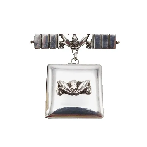 Georg Jensen - Broche vintage en argent sterling avec médaillon sold by 58 Facettes