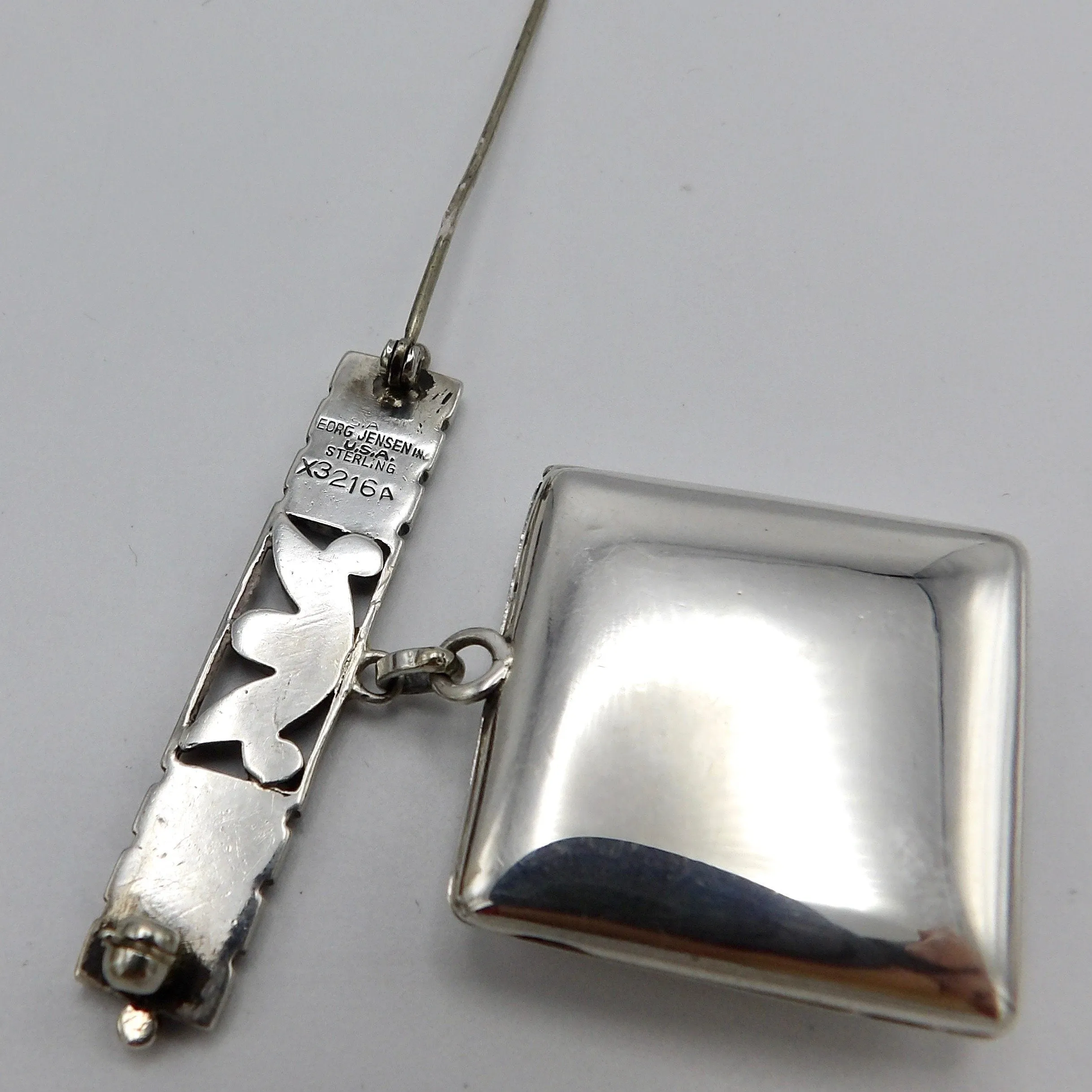Georg Jensen - Broche vintage en argent sterling avec médaillon sold by 58 Facettes product image thumbnail 5