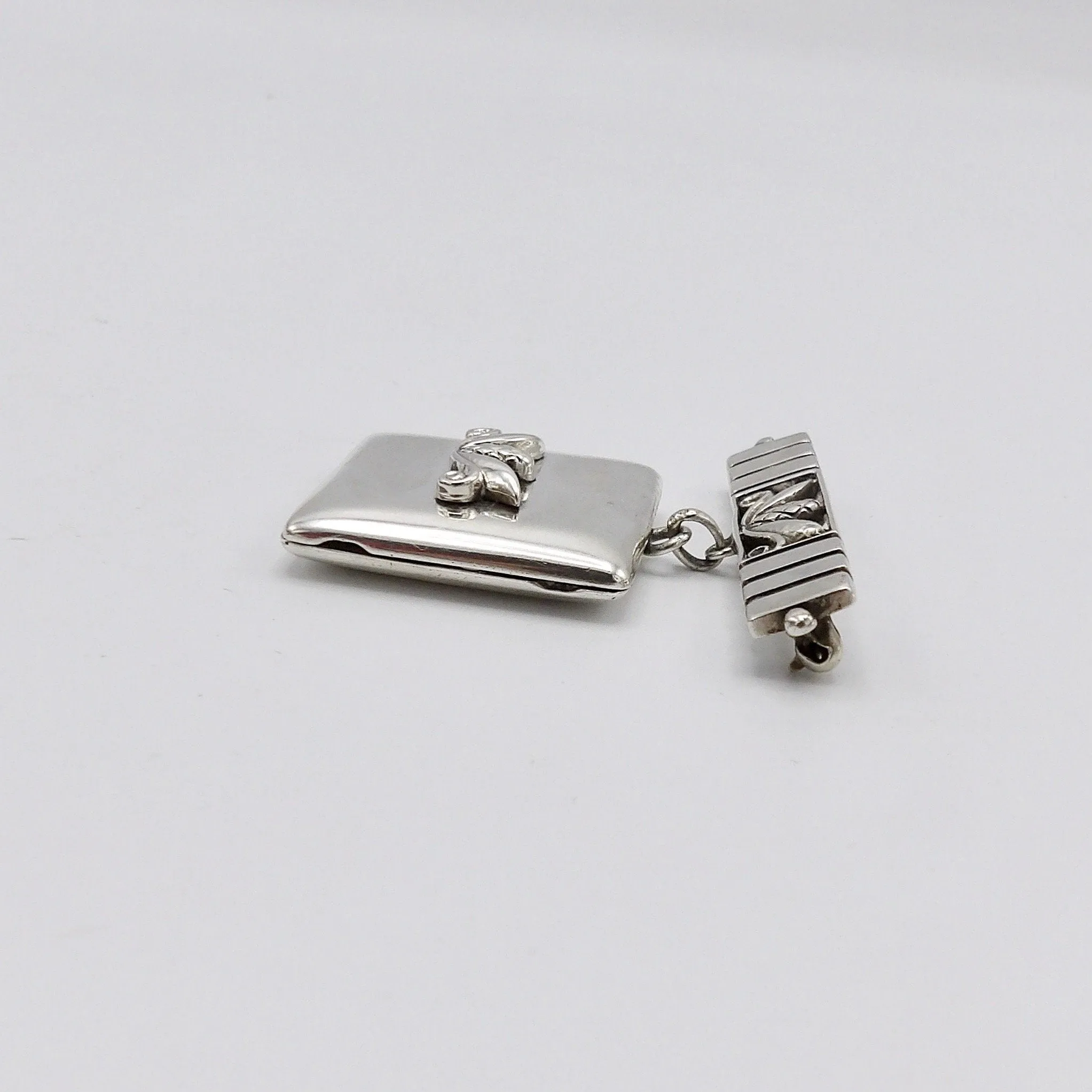 Georg Jensen - Broche vintage en argent sterling avec médaillon sold by 58 Facettes product image thumbnail 3