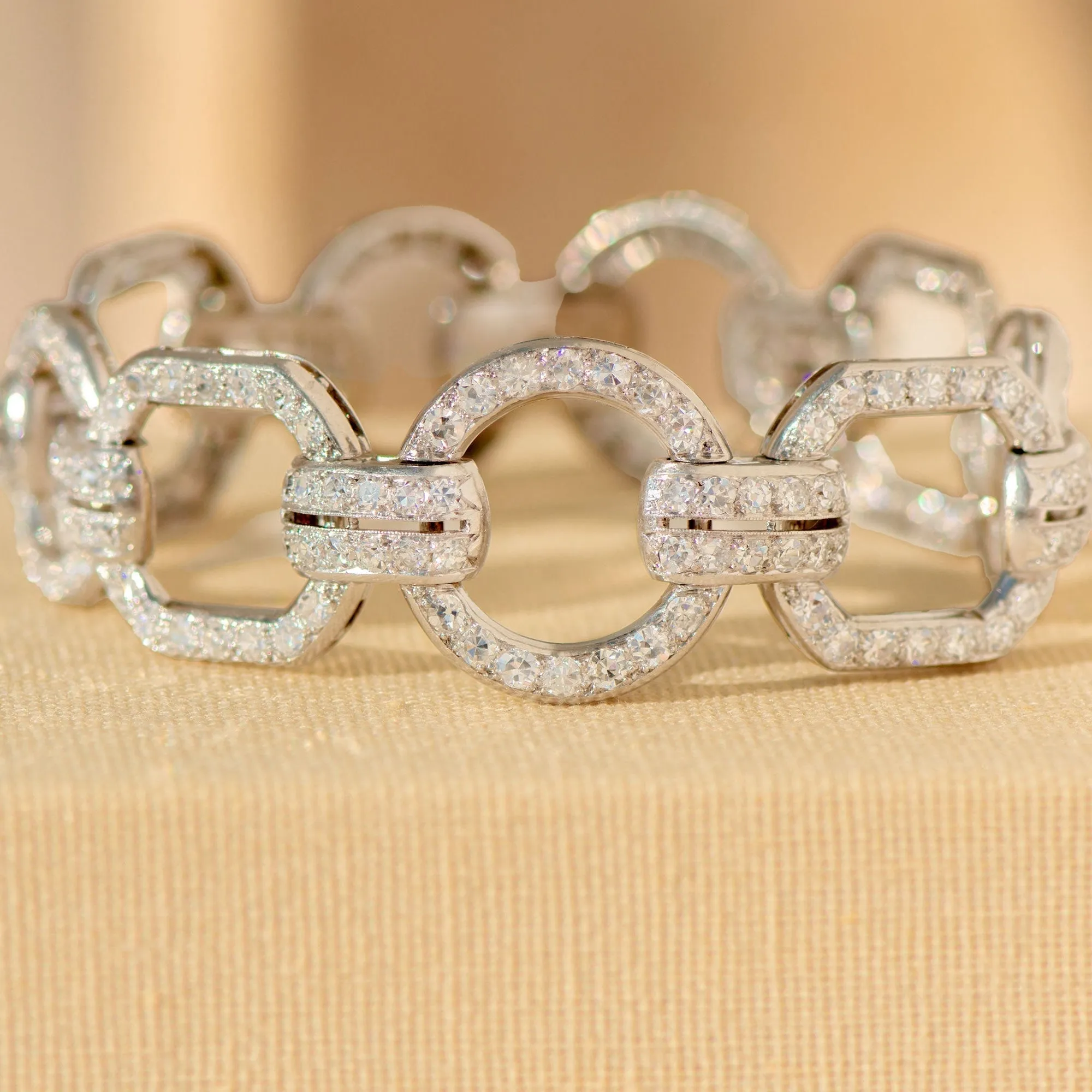 Art déco - Bracelet en platine et diamants 6,84 ct (228 diamants) sold by 58 Facettes product image thumbnail 3