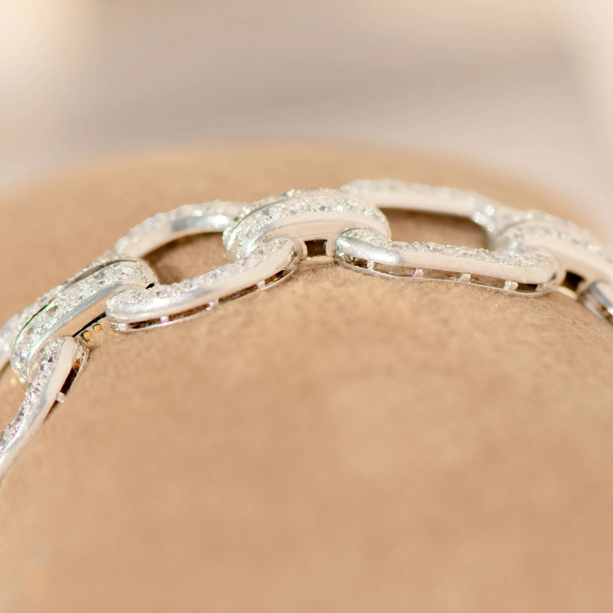 Art déco - Bracelet en platine et diamants 6,84 ct (228 diamants) sold by 58 Facettes product image thumbnail 5