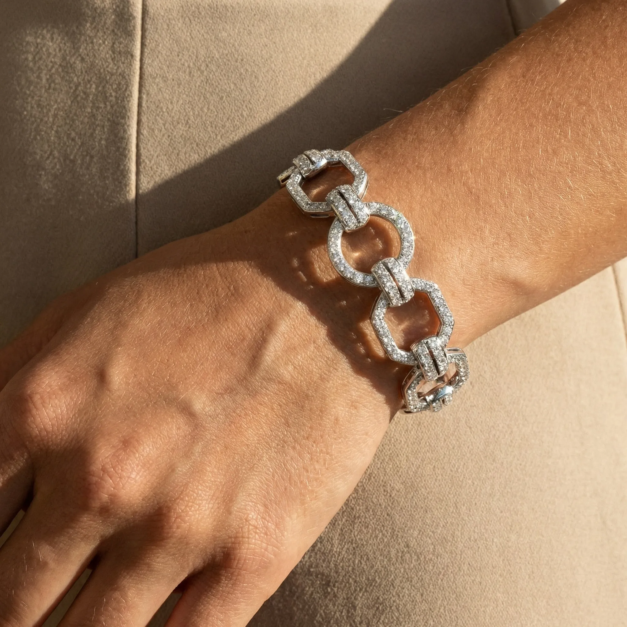 Art déco - Bracelet en platine et diamants 6,84 ct (228 diamants) sold by 58 Facettes product image thumbnail 2