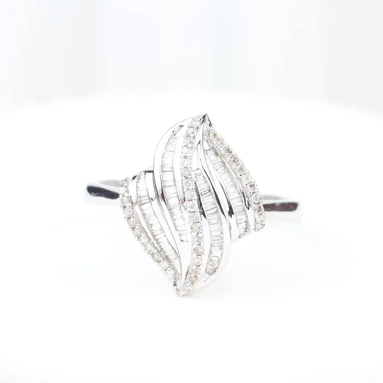 Bague en or blanc 18K à diamants baguette et brillants sold by 58 Facettes product image thumbnail 2