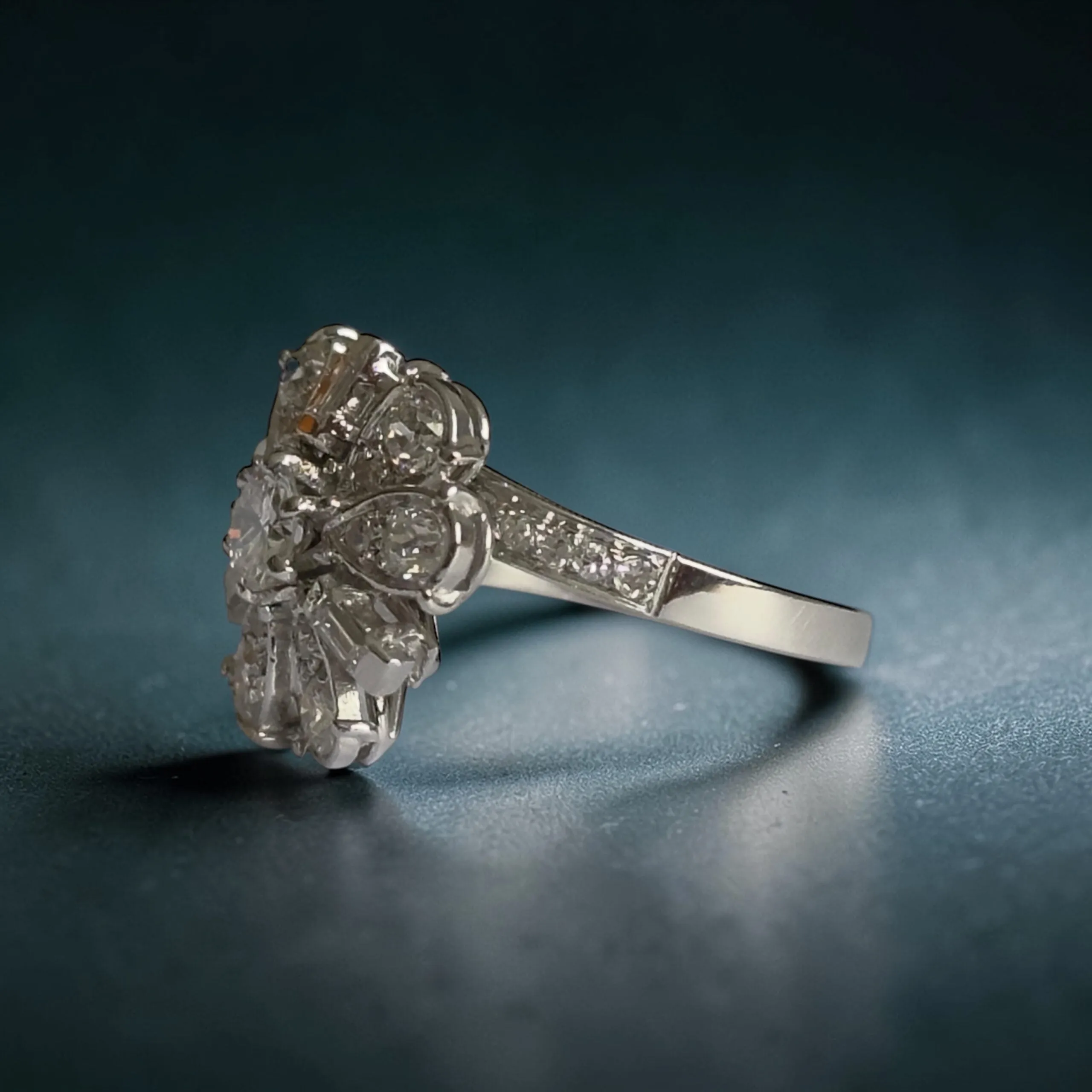 Bague fleur vintage - Bague en or blanc 18 carats et platine, diamants sold by 58 Facettes product image thumbnail 4