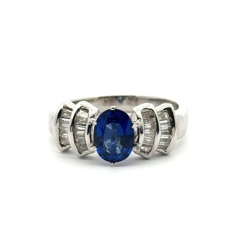 Bague en or blanc 18 carats, saphir bleu et diamants baguette sold by 58 Facettes