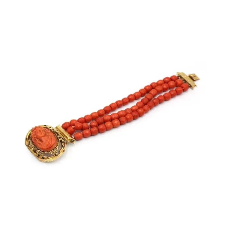 Bracelet ancien en or jaune 750‰ au camée et corail rouge sold by 58 Facettes