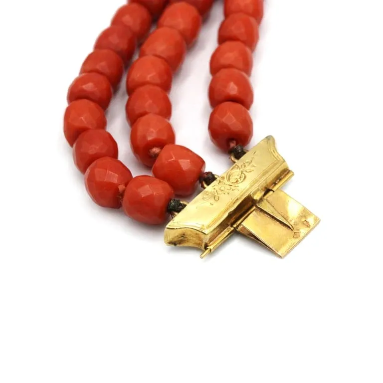 Bracelet ancien en or jaune 750‰ au camée et corail rouge sold by 58 Facettes product image thumbnail 5