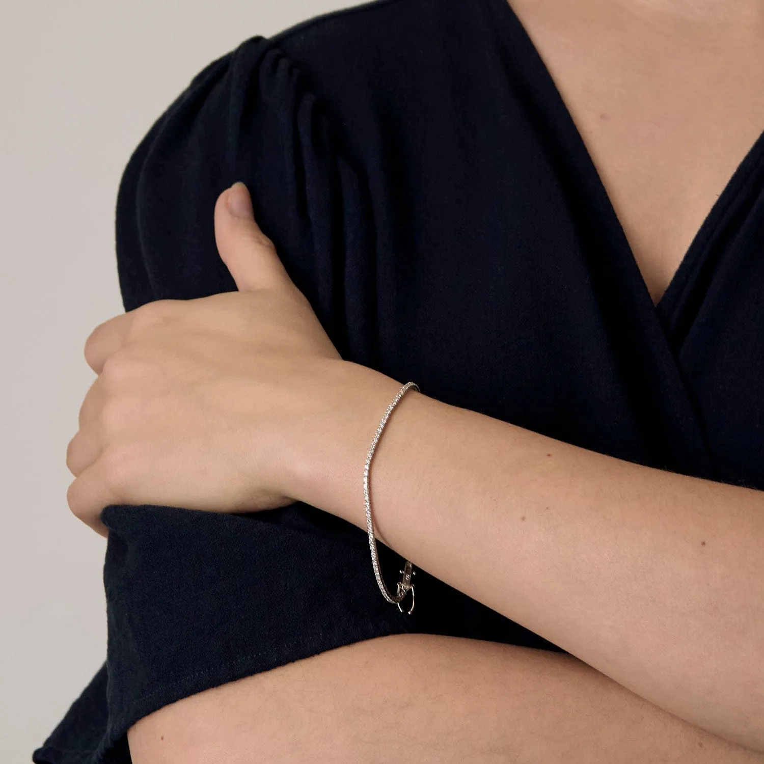 Bracelet ligne en or gris et diamants sold by 58 Facettes product image thumbnail 2