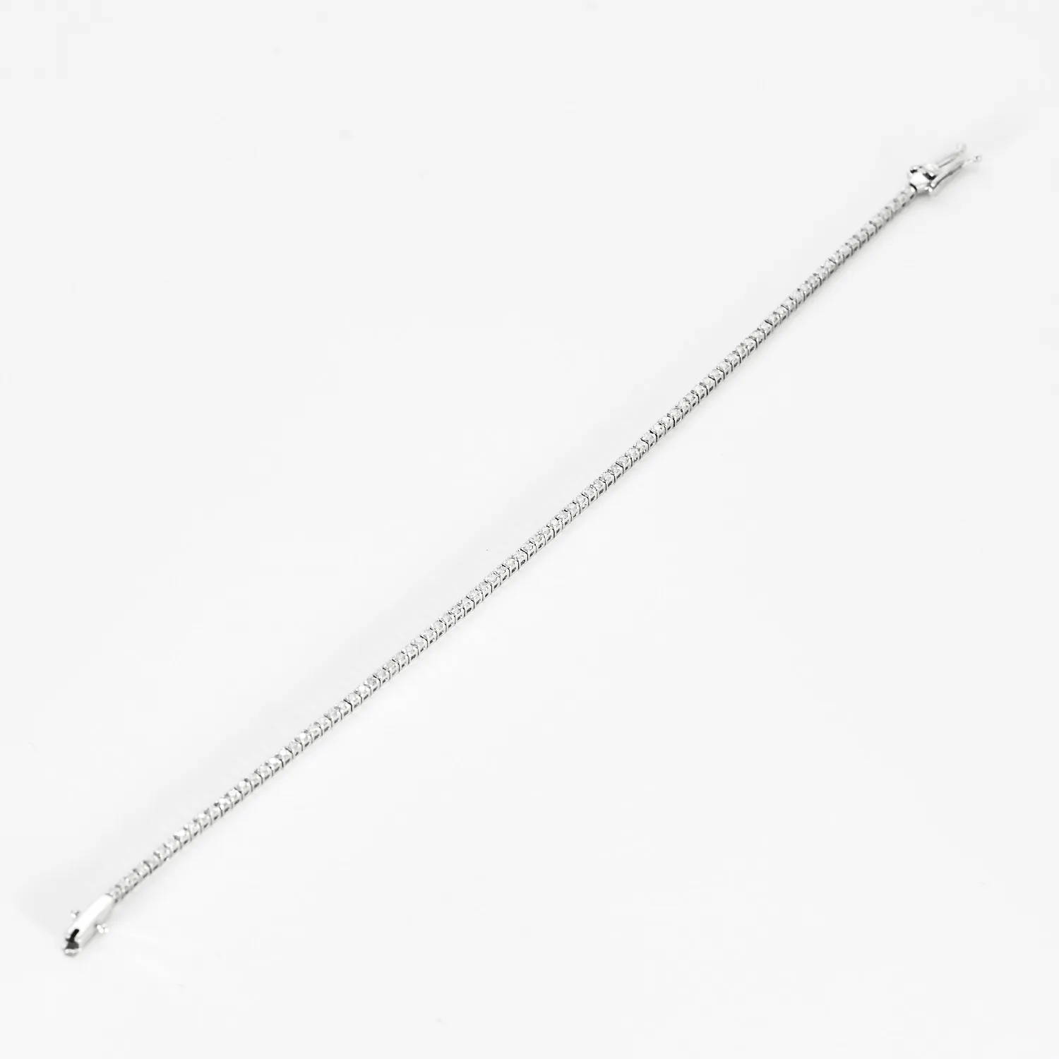 Bracelet ligne en or gris et diamants sold by 58 Facettes product image thumbnail 3