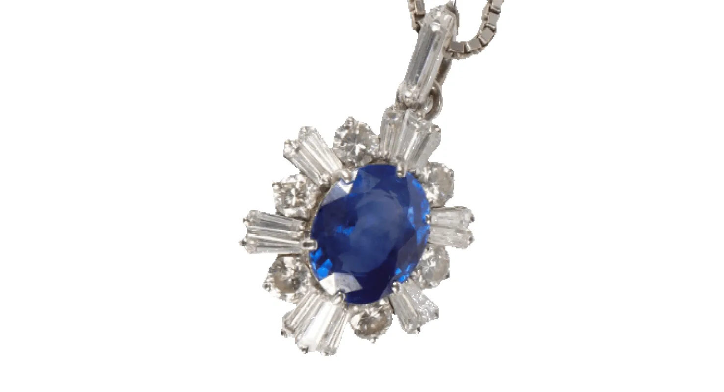 Pendentif en or gris 750, saphir ovale et diamants made by 58 Facettes