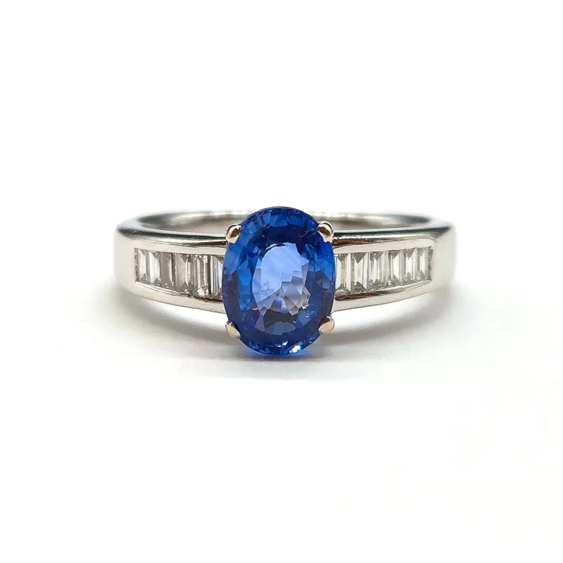 Bague en or blanc 18 carats avec saphir et diamants made by 58 Facettes