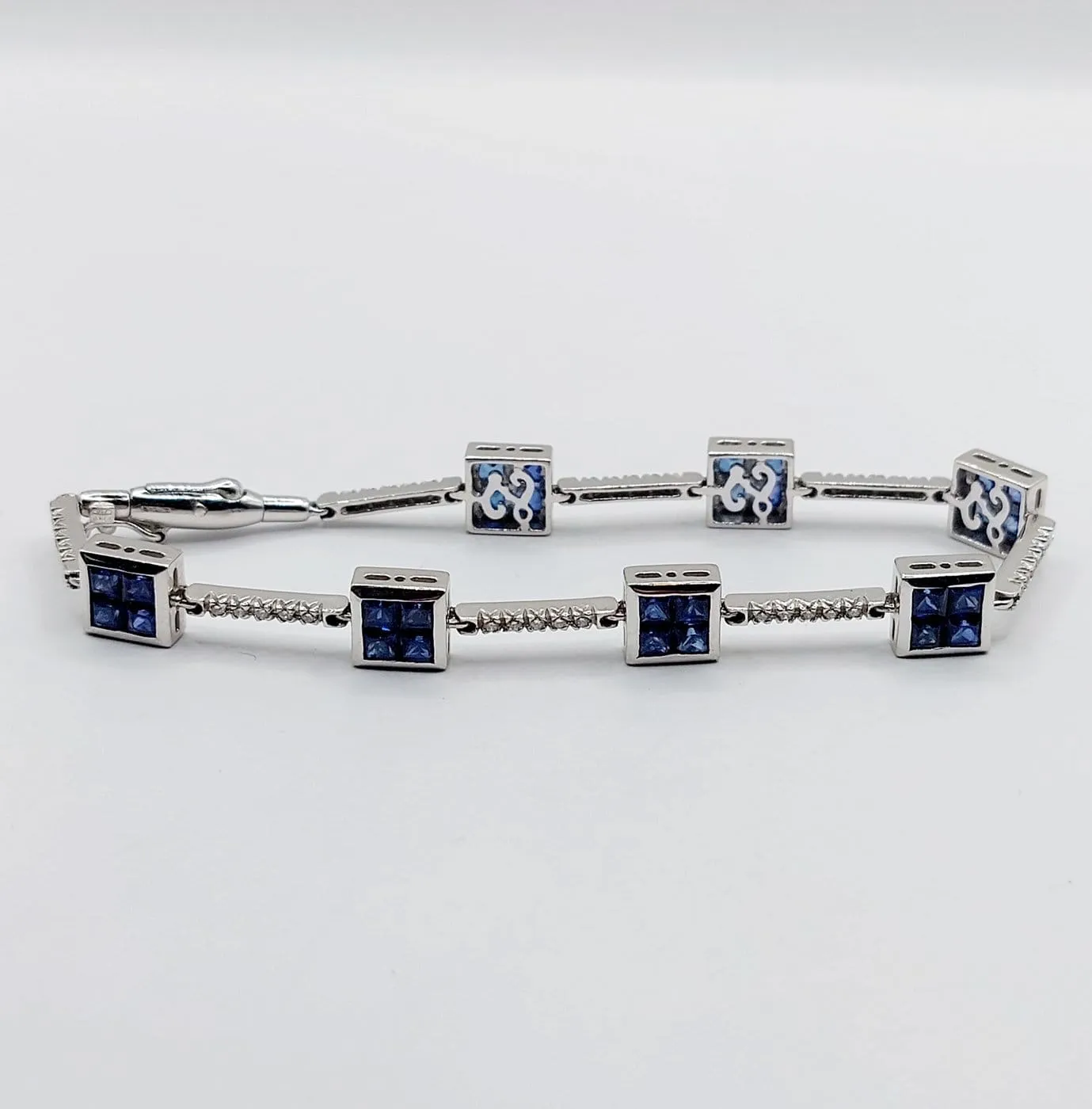 Bracelet vintage style Art déco en or blanc 18k, saphirs synthétiques et diamants sold by 58 Facettes product image thumbnail 5