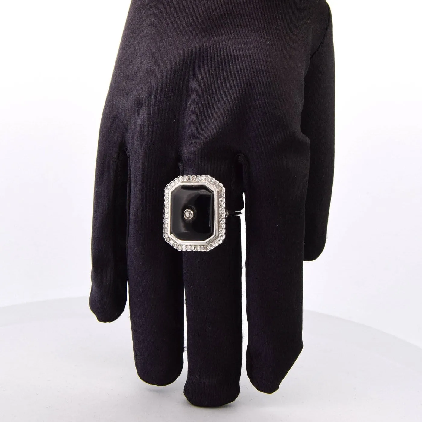 Bague Art déco en or blanc 18 ct avec onyx et diamants sold by 58 Facettes product image thumbnail 2