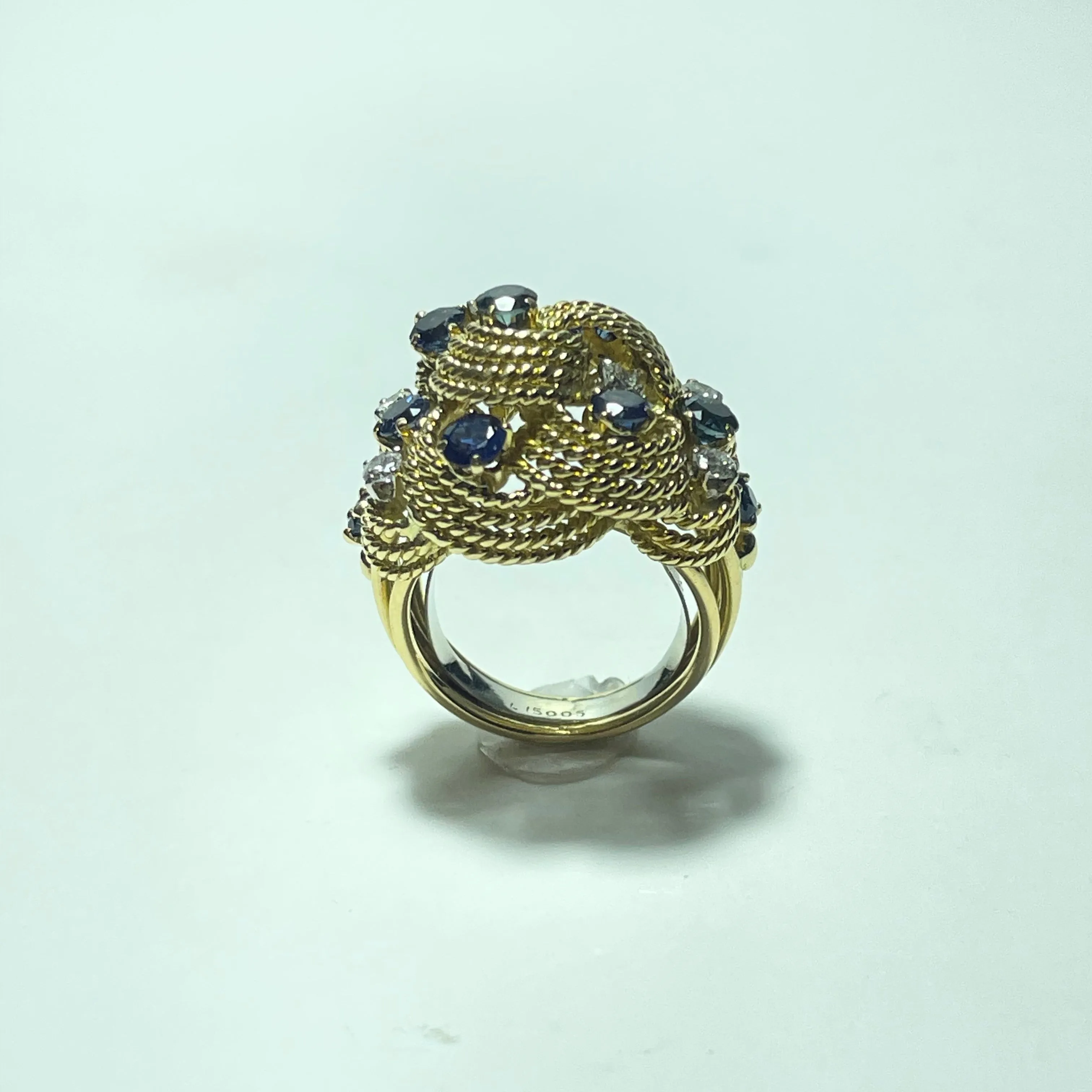 Bague vintage en or jaune 18 carats avec saphirs et diamants sold by 58 Facettes product image thumbnail 5