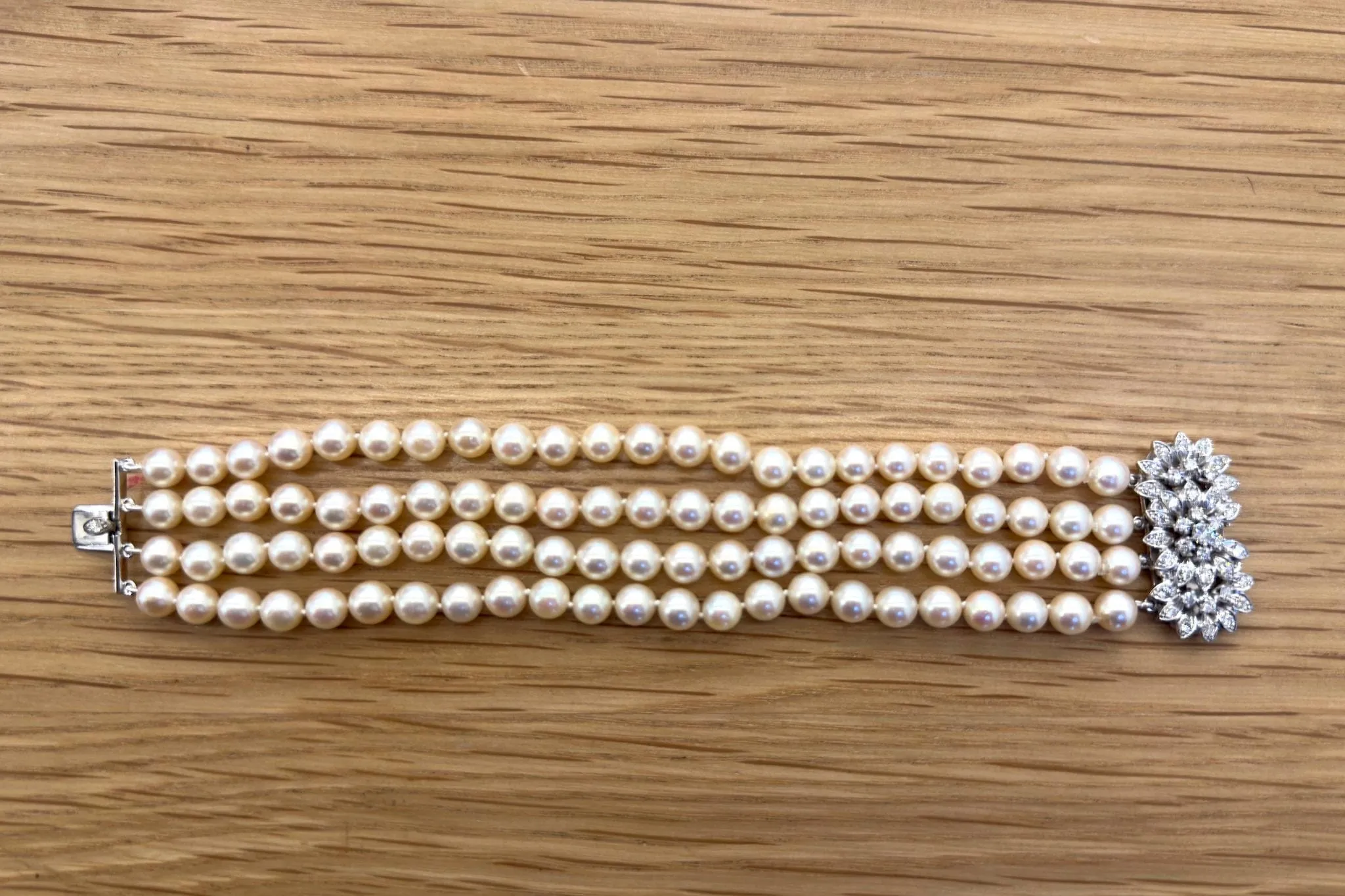 Bracelet de perles de culture avec fermoir en diamants en or jaune 18 k sold by 58 Facettes product image thumbnail 3
