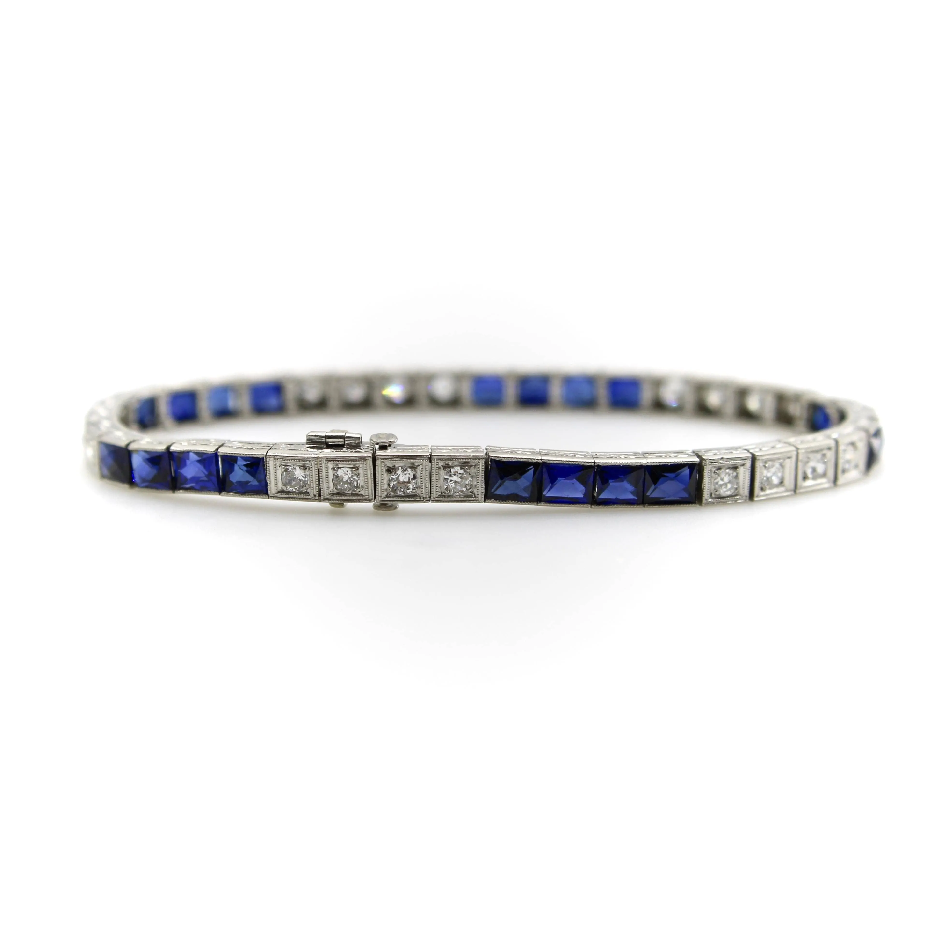 Art déco - Bracelet ligne en platine, diamants et saphirs sold by 58 Facettes product image thumbnail 4