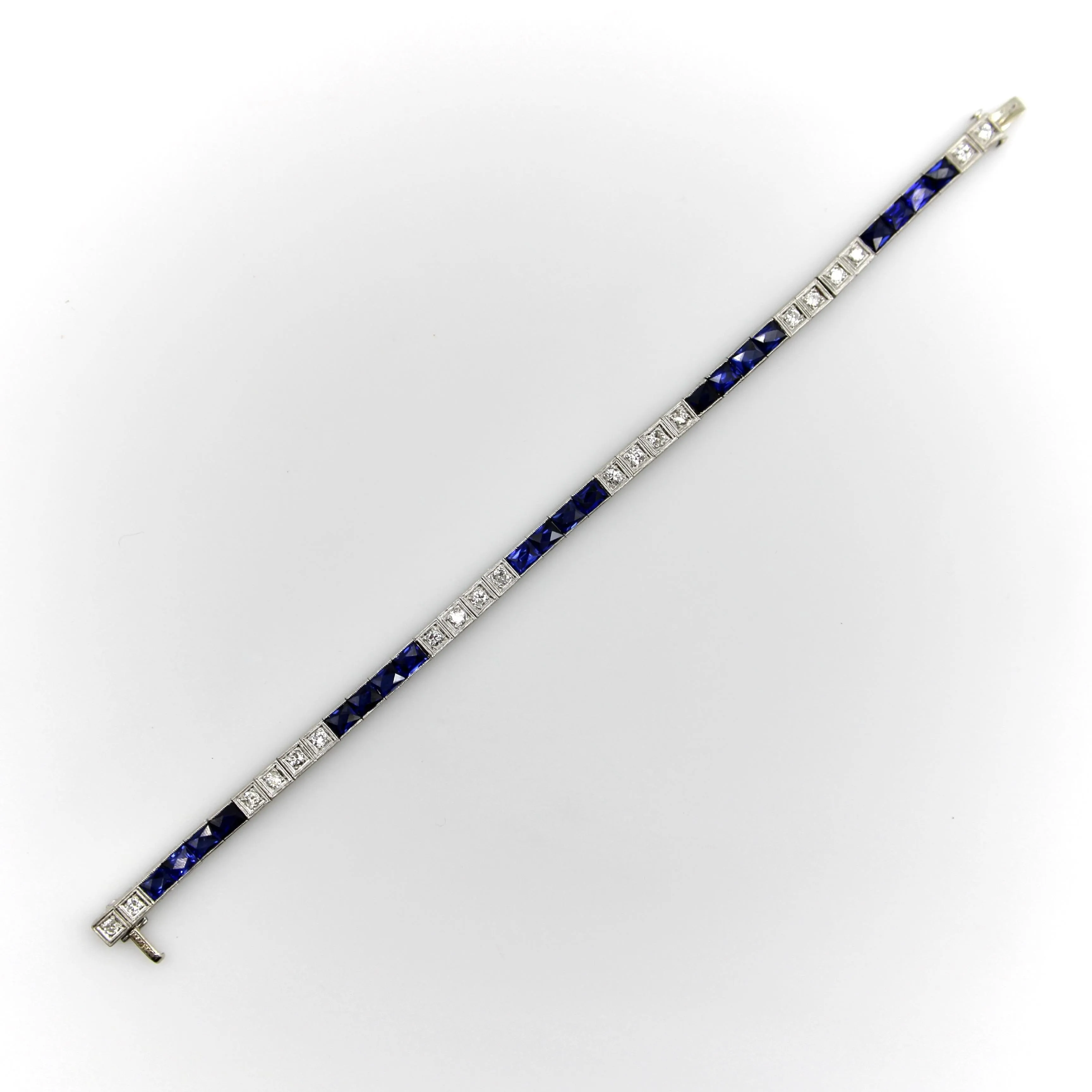Art déco - Bracelet ligne en platine, diamants et saphirs sold by 58 Facettes product image thumbnail 5