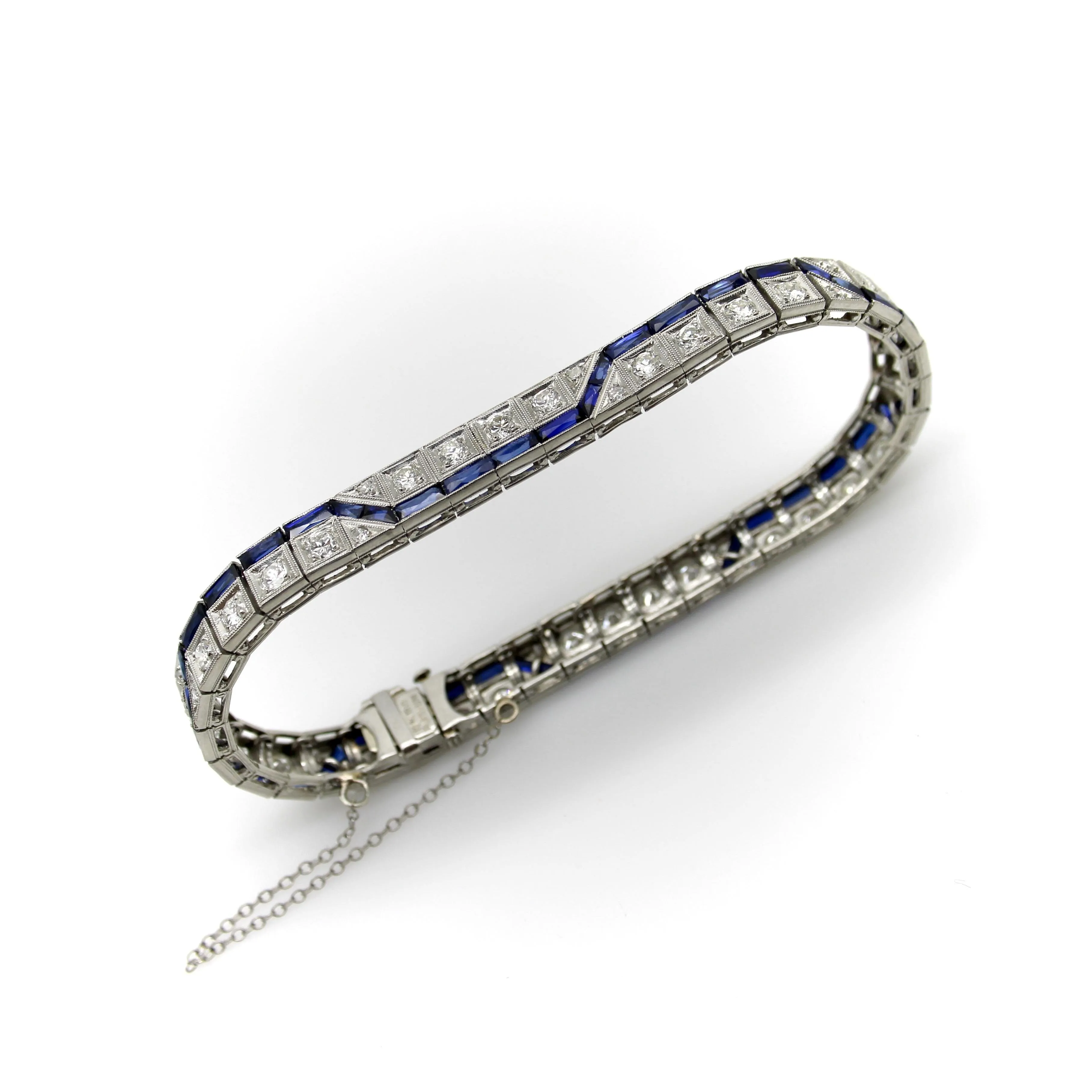 Art déco - Bracelet ligne zigzag en platine, diamants et saphirs sold by 58 Facettes product image thumbnail 3