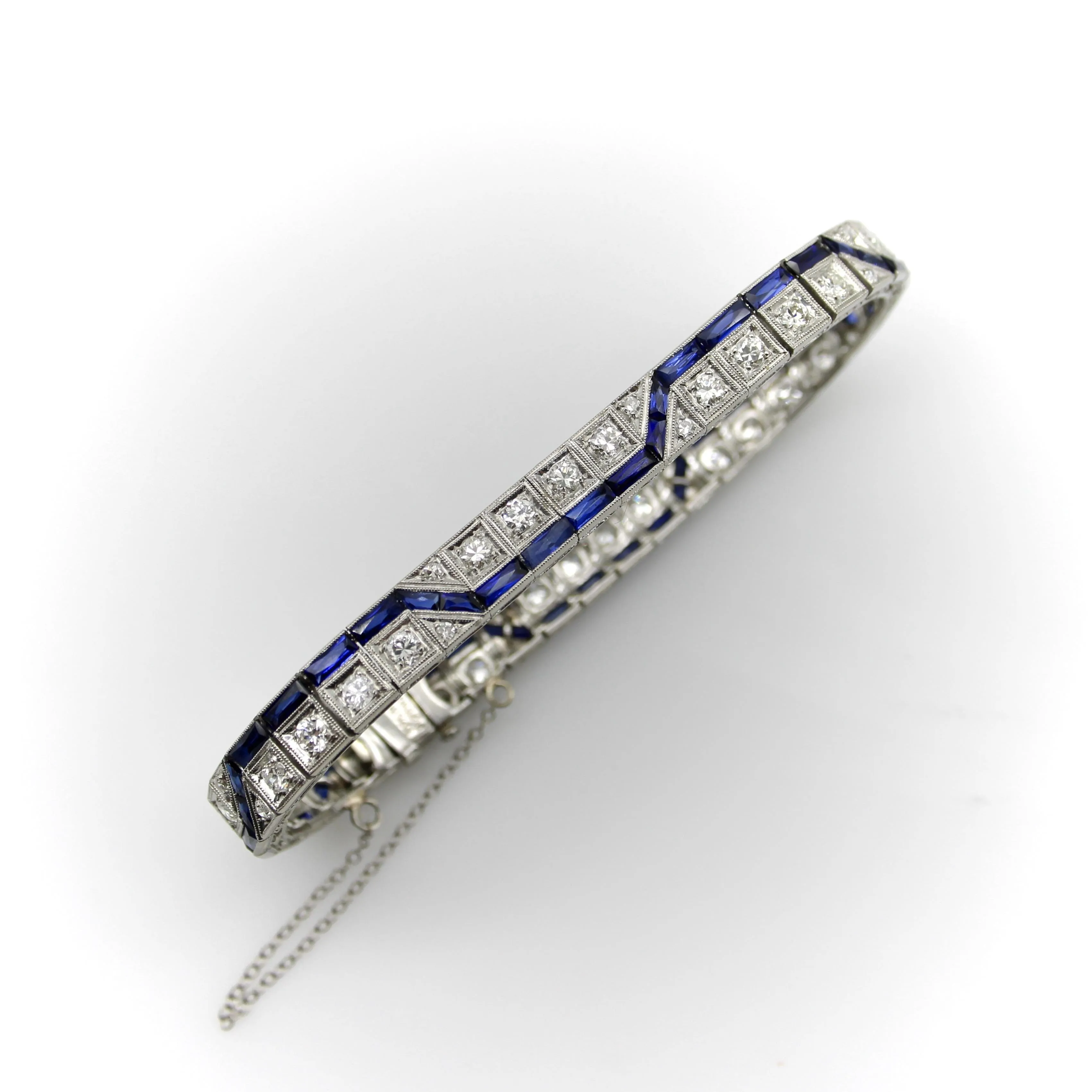 Art déco - Bracelet ligne zigzag en platine, diamants et saphirs sold by 58 Facettes product image thumbnail 4