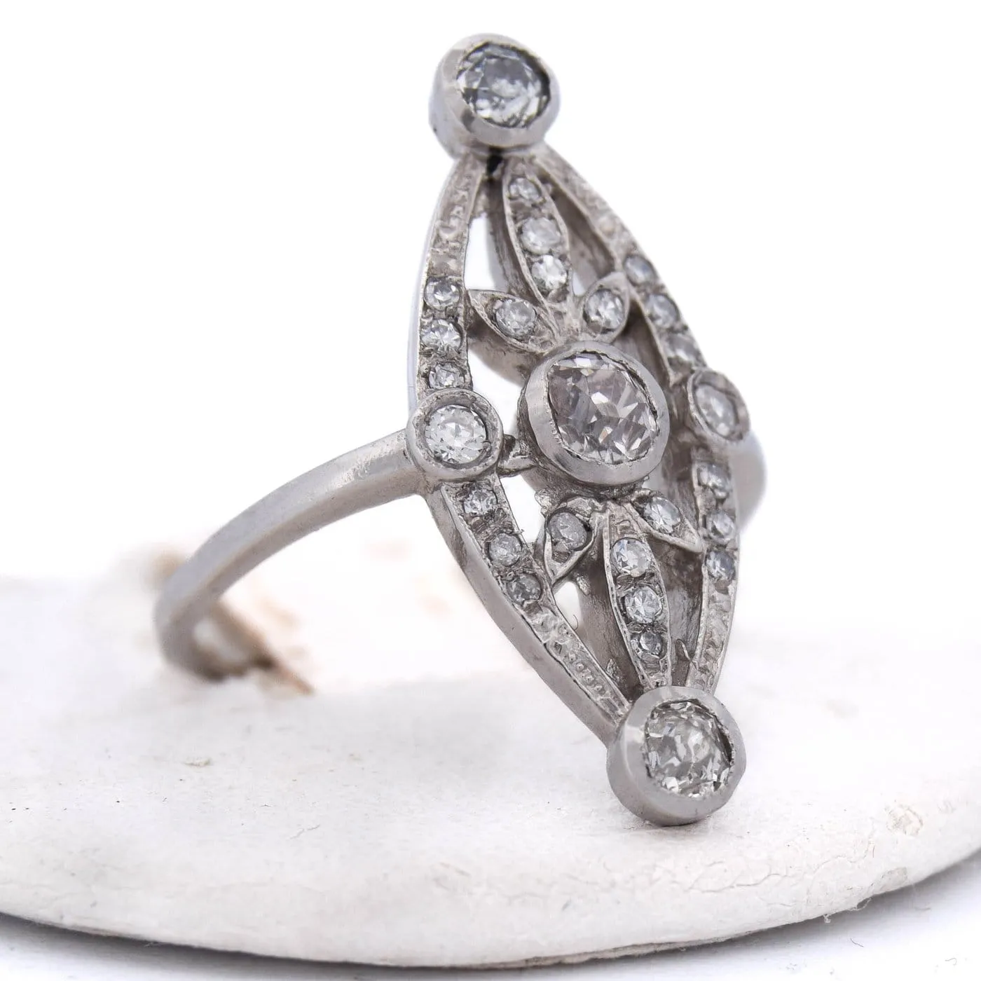 Bague Art déco en platine 950 avec diamants taille ancienne sold by 58 Facettes product image thumbnail 4