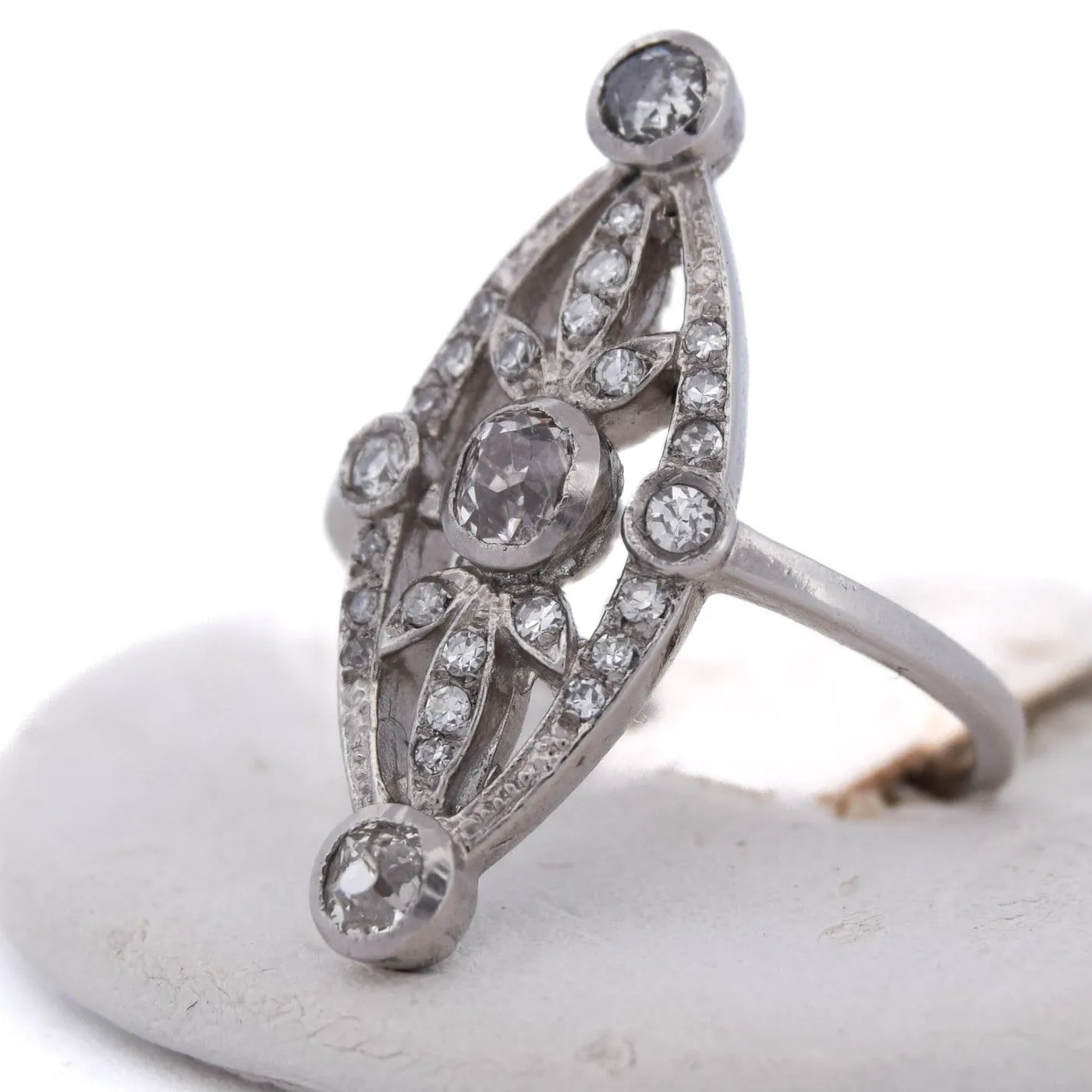 Bague Art déco en platine 950 avec diamants taille ancienne sold by 58 Facettes product image thumbnail 3