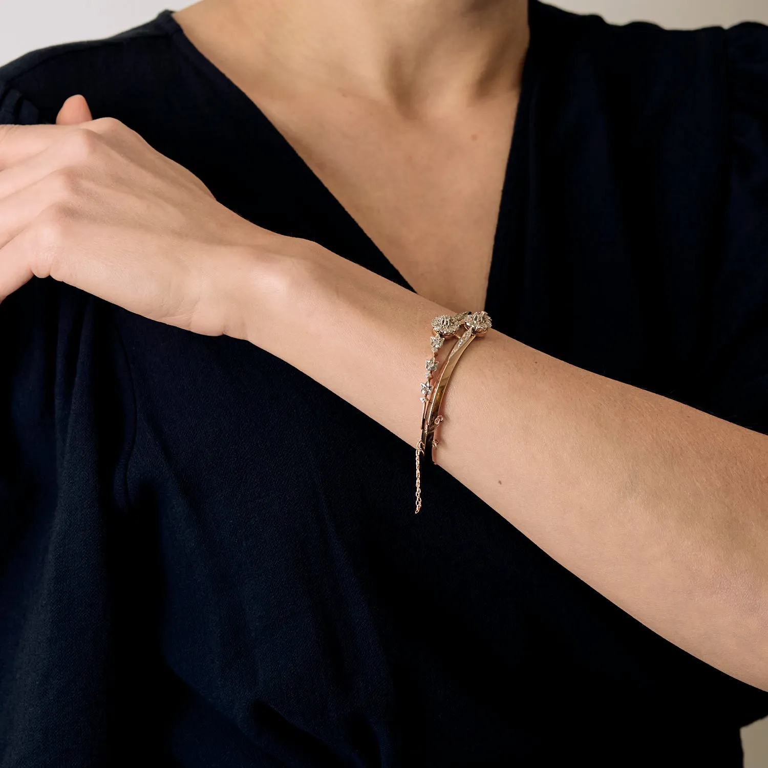 Bracelet jonc ouvrant en or rose, or blanc et diamants sold by 58 Facettes product image thumbnail 2