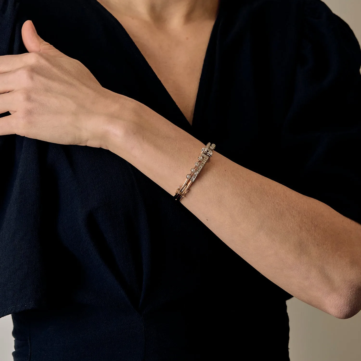Bracelet jonc ouvrant en or rose et or gris, diamants. Style Napoléon III. sold by 58 Facettes product image thumbnail 2