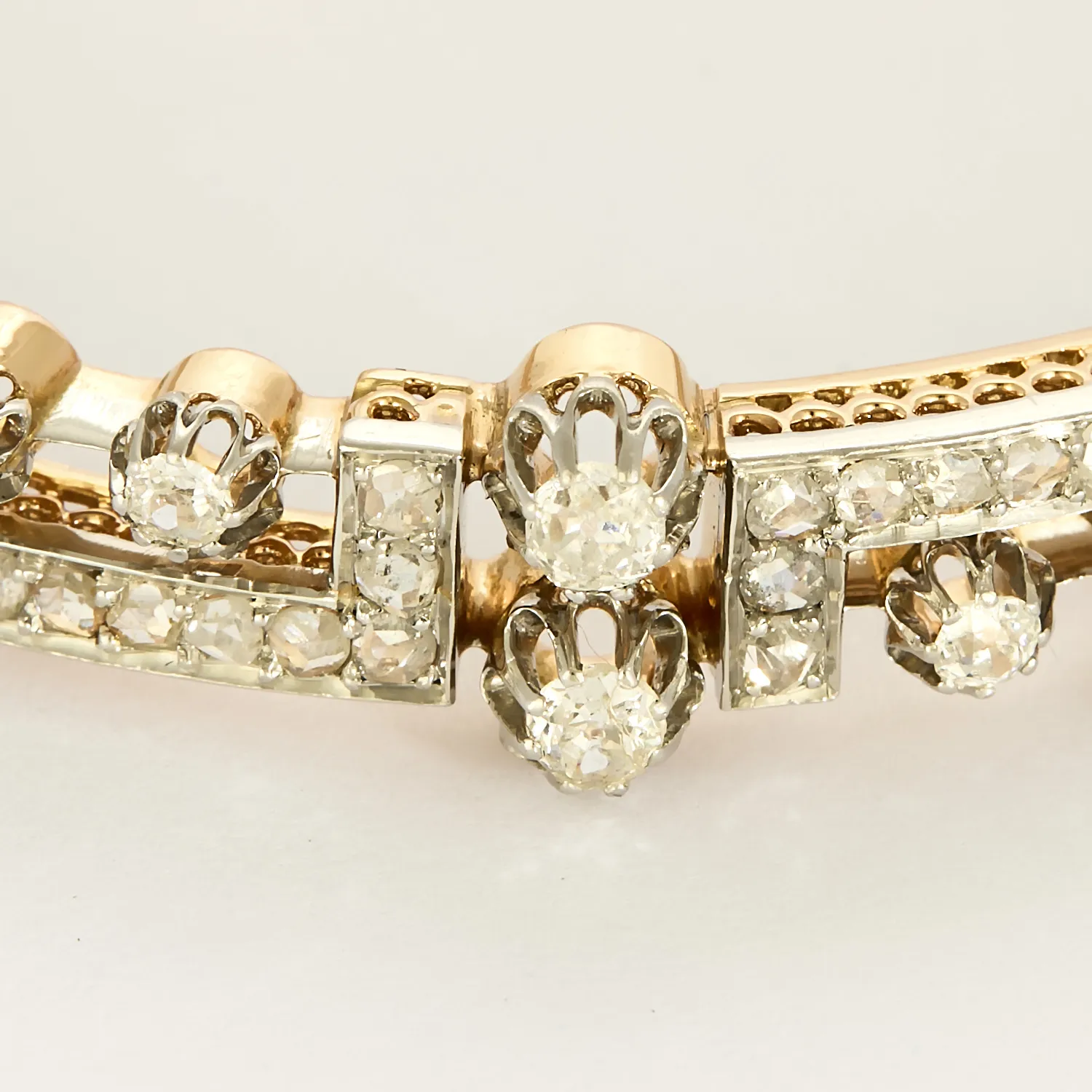 Bracelet jonc ouvrant en or rose et or gris, diamants. Style Napoléon III. sold by 58 Facettes product image thumbnail 3