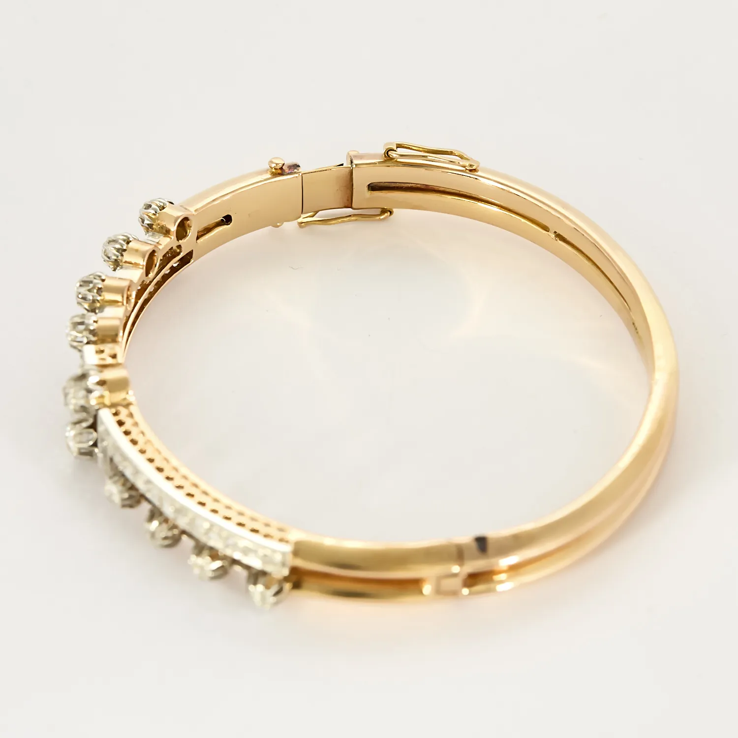 Bracelet jonc ouvrant en or rose et or gris, diamants. Style Napoléon III. sold by 58 Facettes product image thumbnail 4