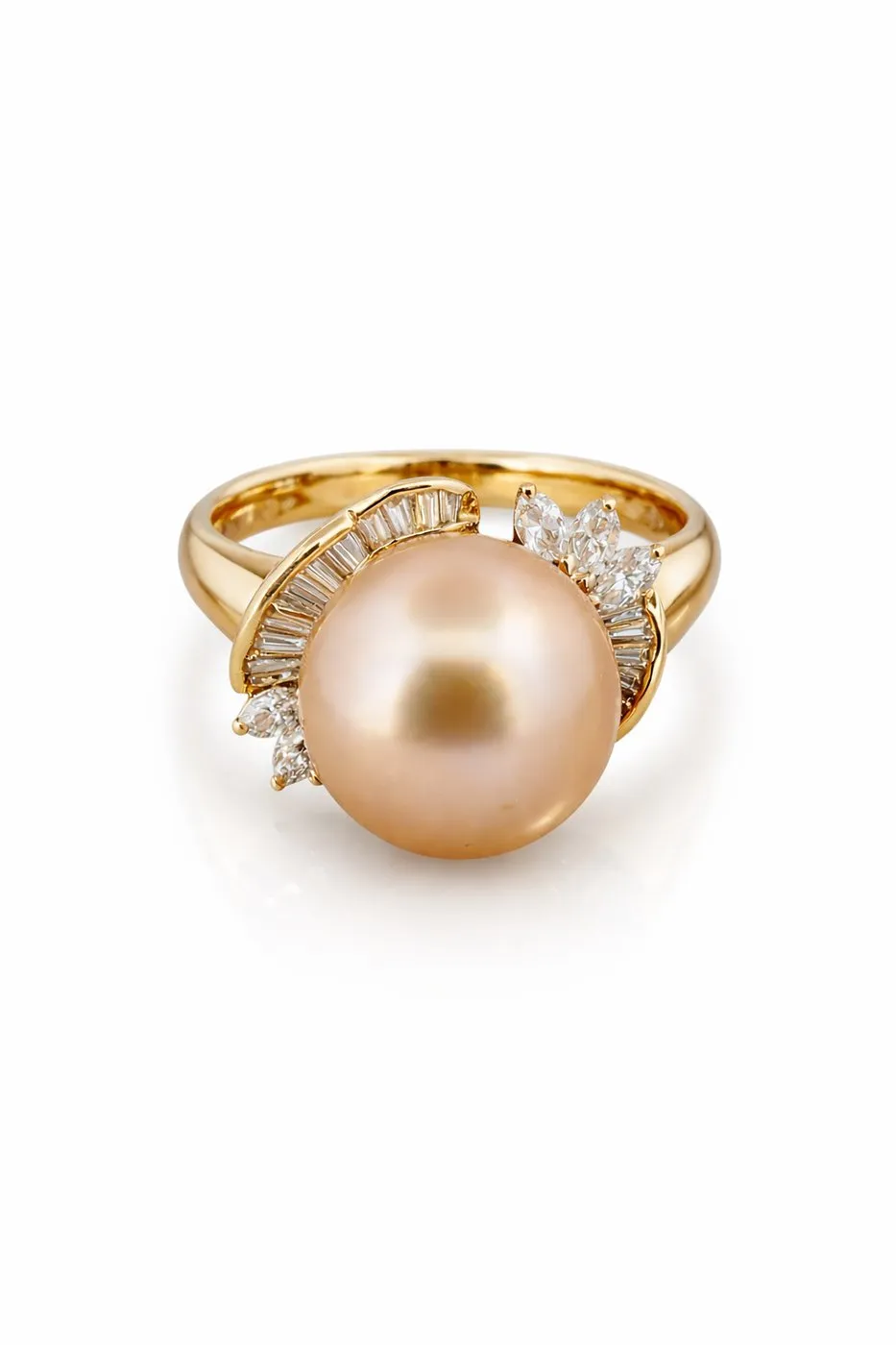 Bague en or jaune 18 carats avec perle et diamants sold by 58 Facettes