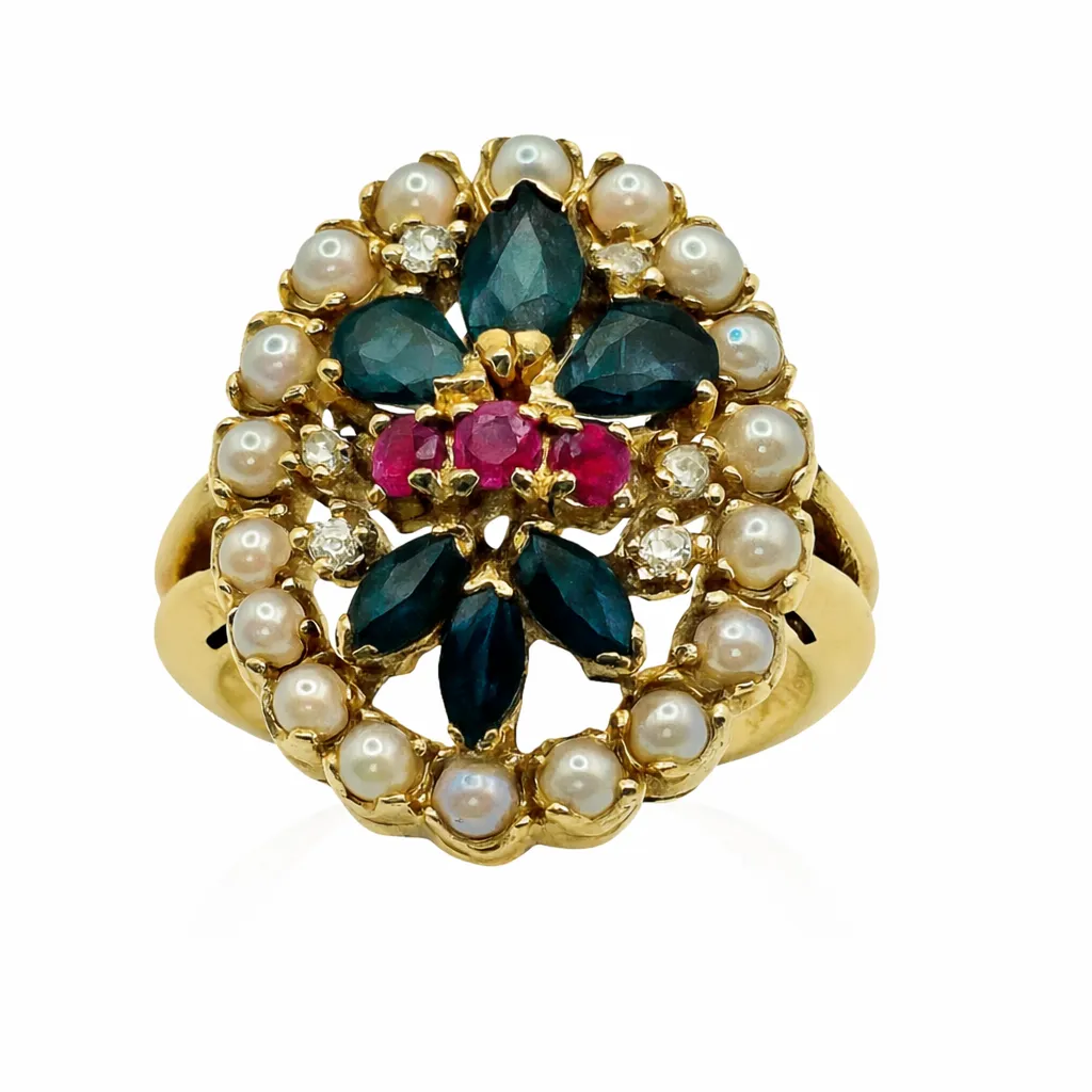 Bague vintage ovale en or jaune 14K avec rubis, saphirs, perles et diamants sold by 58 Facettes product image thumbnail 3