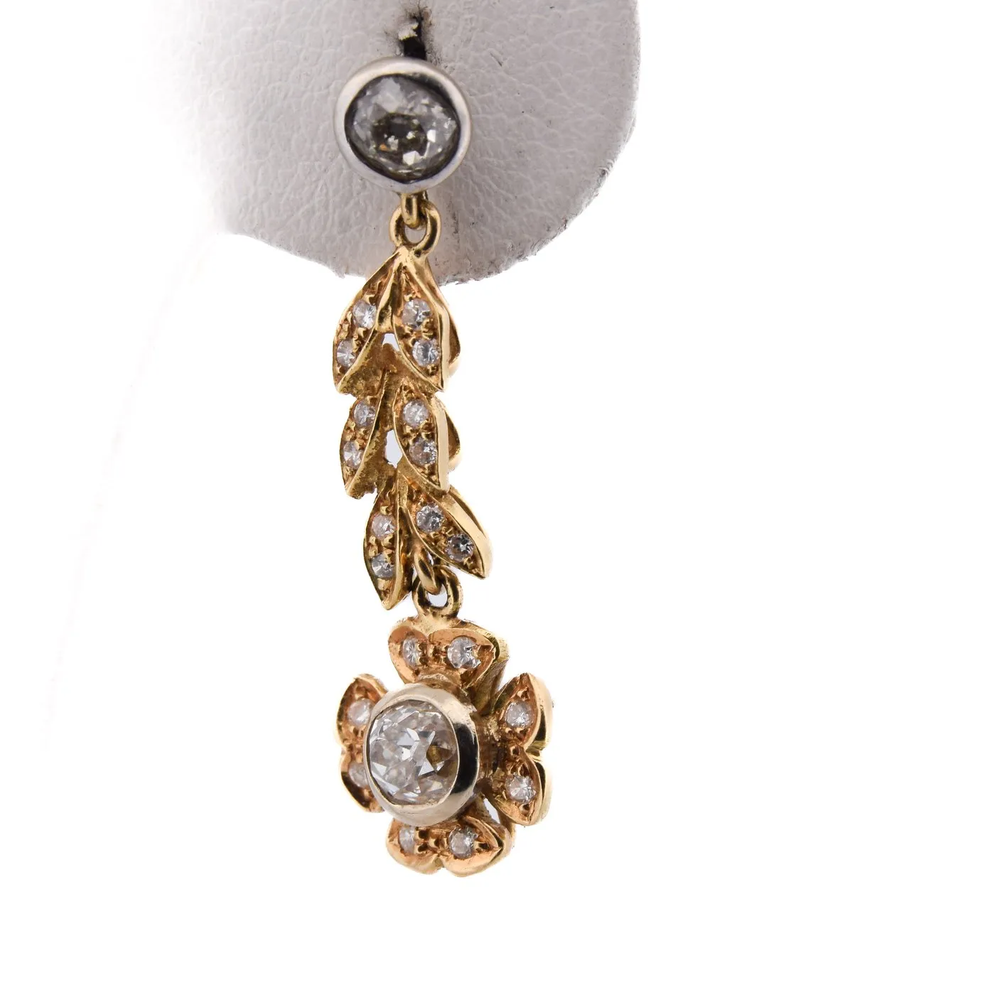 Boucles d’oreilles pendantes vintage en or jaune 18 ct et diamants sold by 58 Facettes product image thumbnail 4