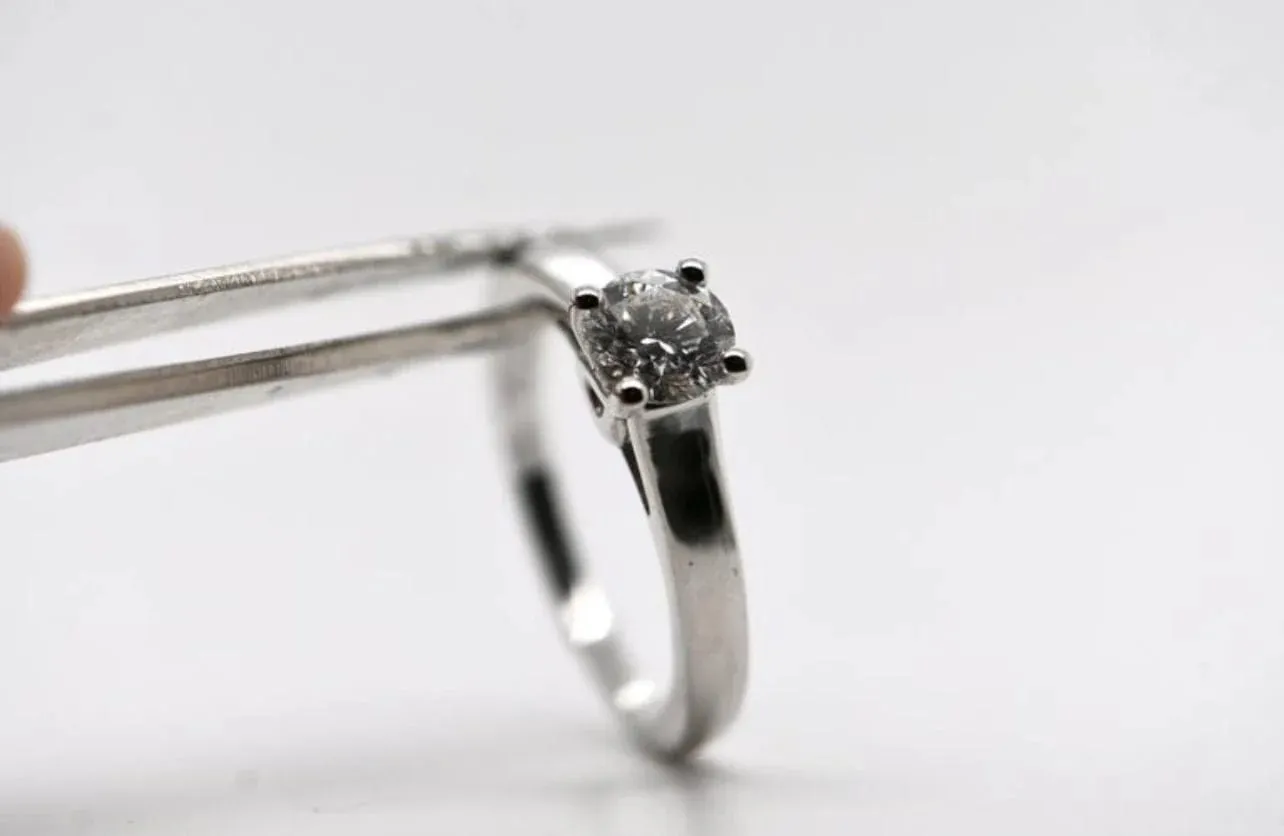 Bague solitaire en or blanc 18 carats avec diamant 0,750 ct sold by 58 Facettes product image thumbnail 5