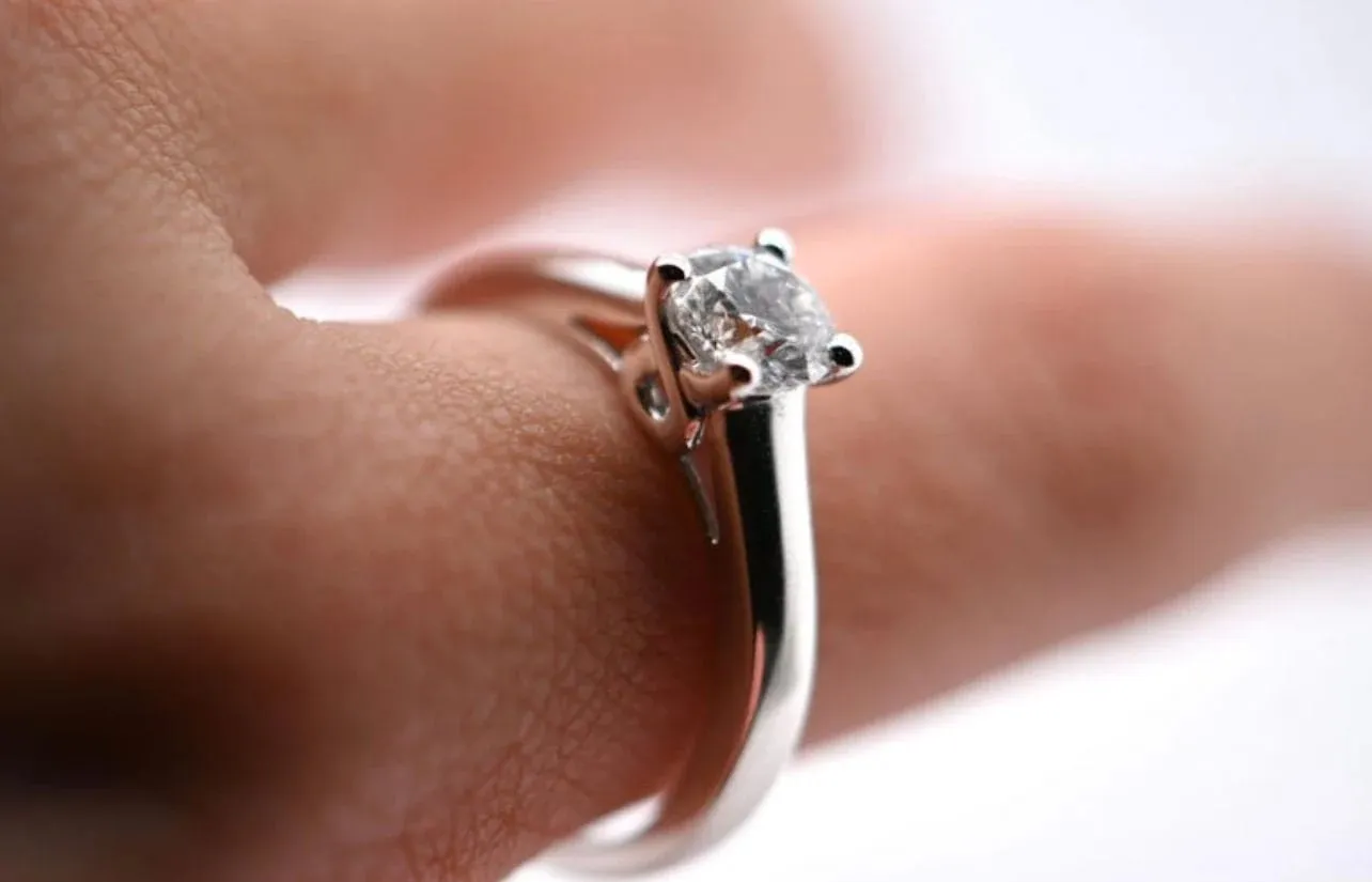 Bague solitaire en or blanc 18 carats avec diamant 0,750 ct sold by 58 Facettes product image thumbnail 2