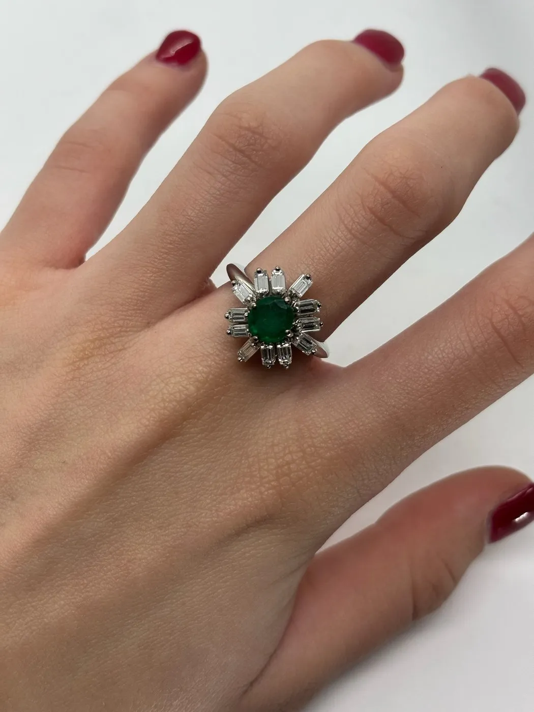 Bague en or blanc 18K avec émeraude 1 ct et diamants 0,60 ct sold by 58 Facettes product image thumbnail 2