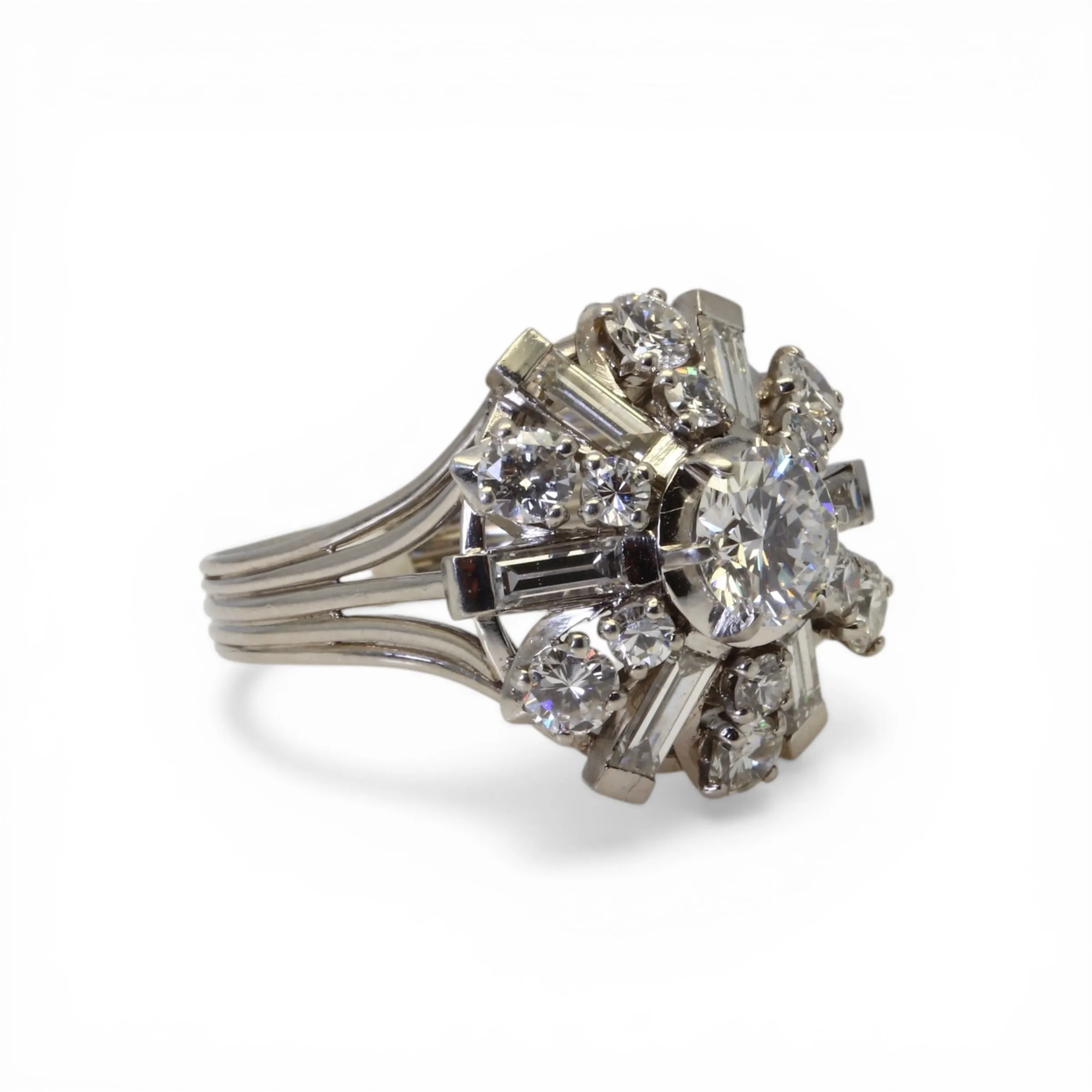 Bague jupe en platine et diamants sold by 58 Facettes product image thumbnail 2