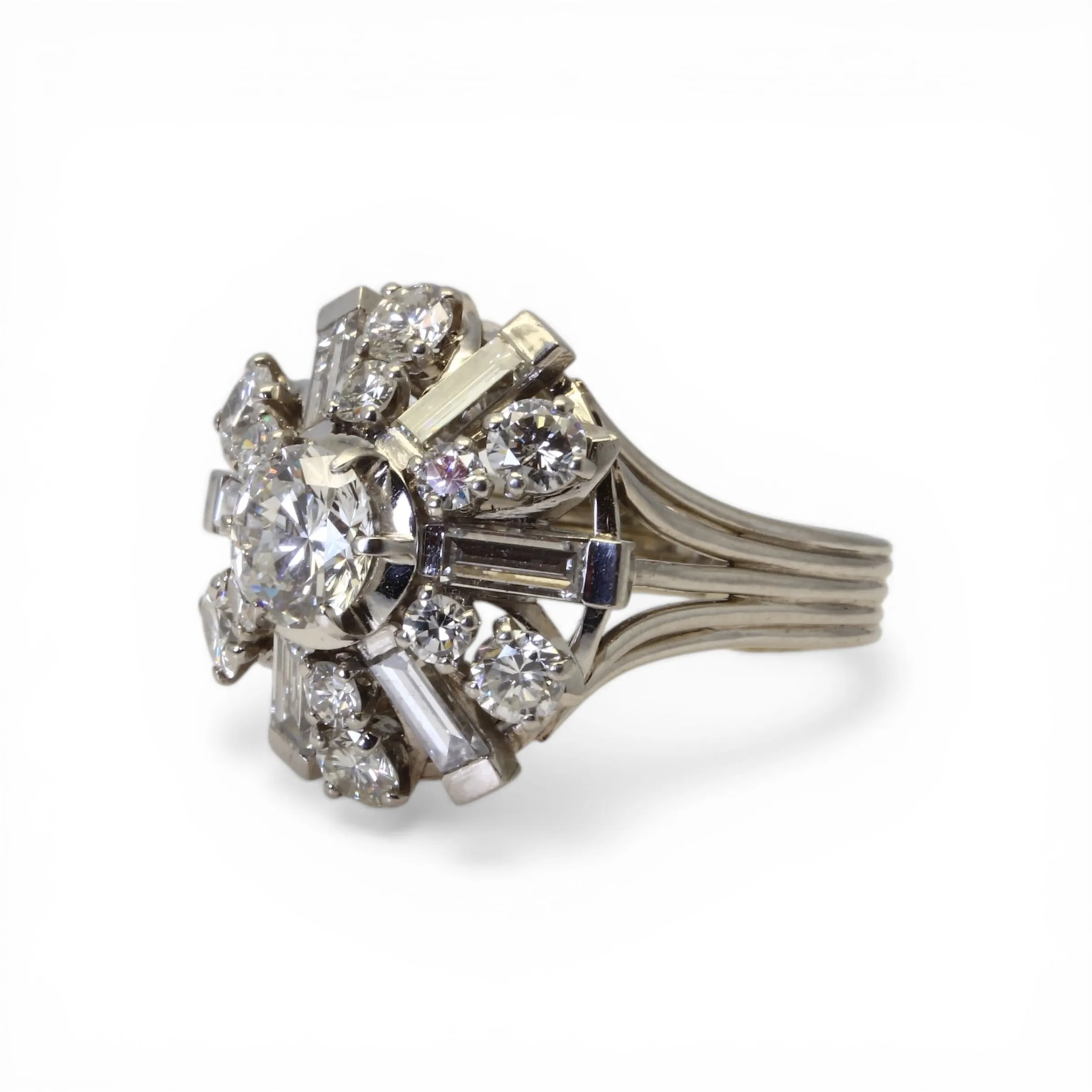 Bague jupe en platine et diamants sold by 58 Facettes product image thumbnail 3