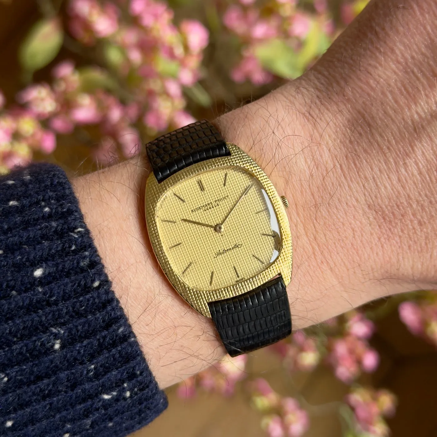 Audemars Piguet Tonneau 5279 - Montre en or jaune 18k Clou de Paris sold by 58 Facettes product image thumbnail 2