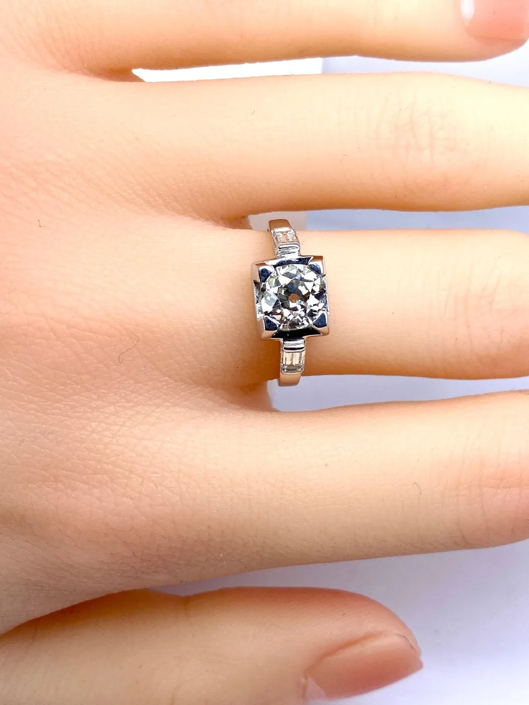 Bague ancienne en or blanc et platine avec diamants sold by 58 Facettes product image thumbnail 2