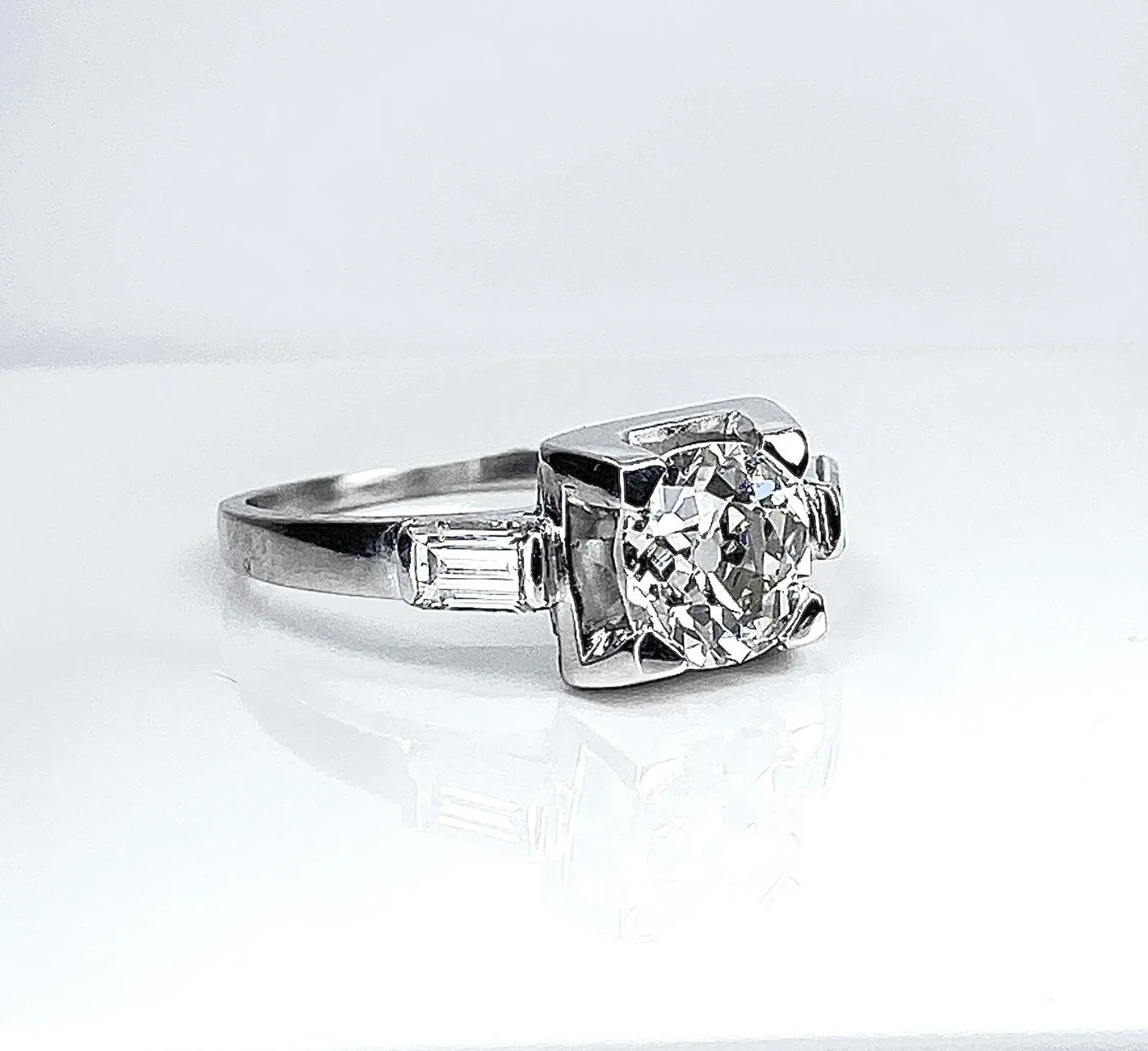 Bague ancienne en or blanc et platine avec diamants sold by 58 Facettes product image thumbnail 3